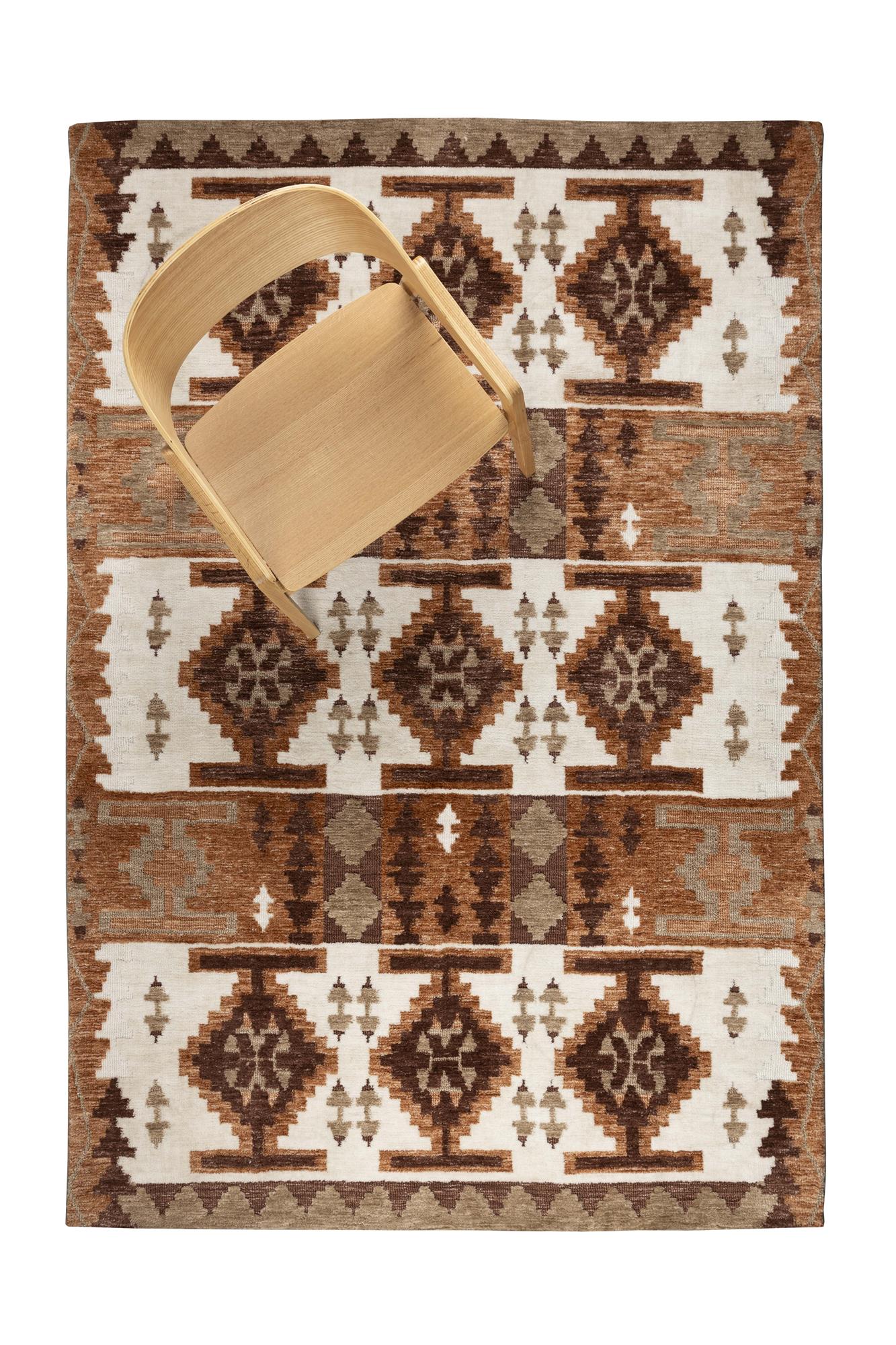 Maron brown rug with beige