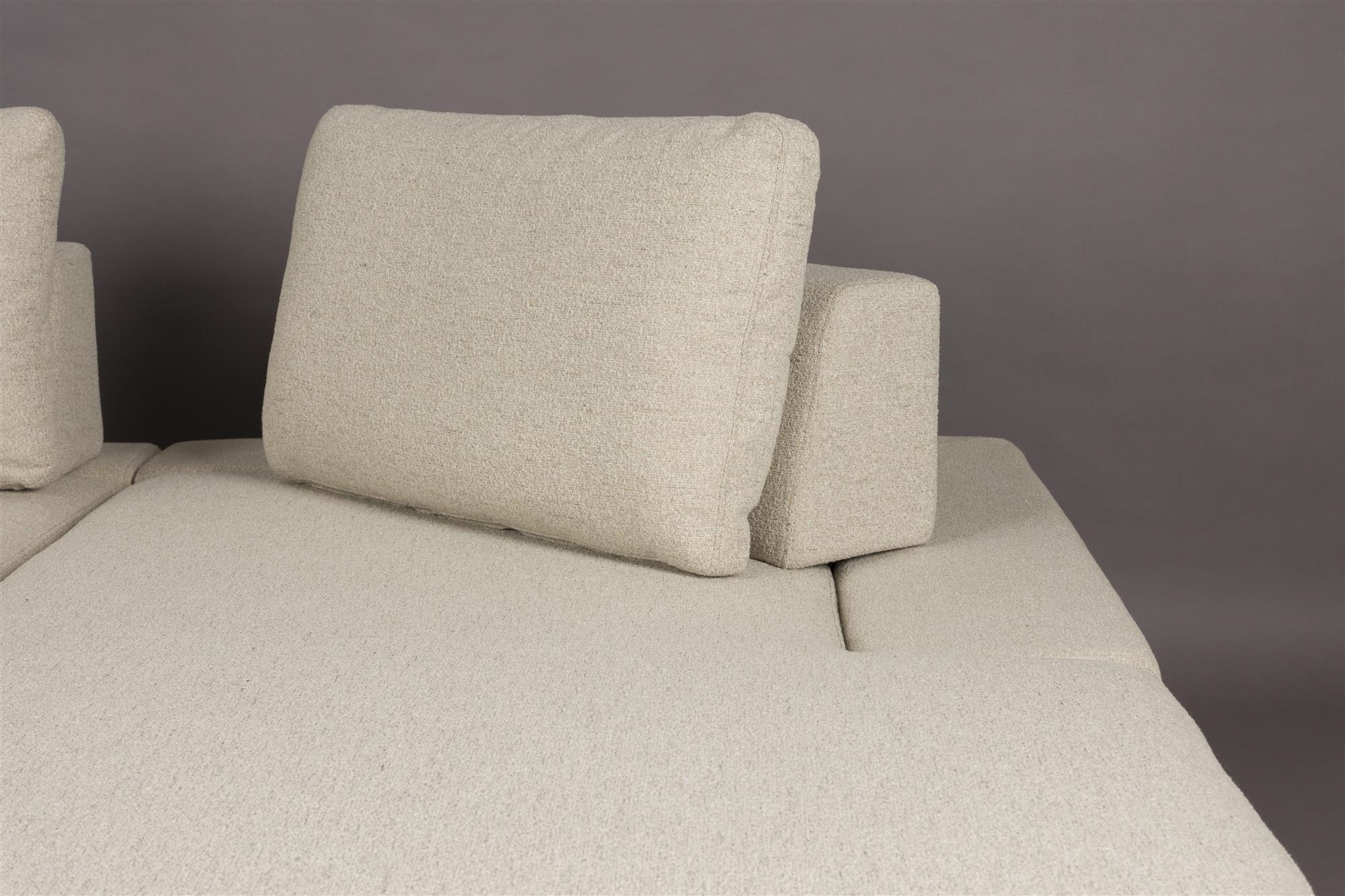 Rechts -seitens Shelly Beige Ecke mit einer schwarzen Basis