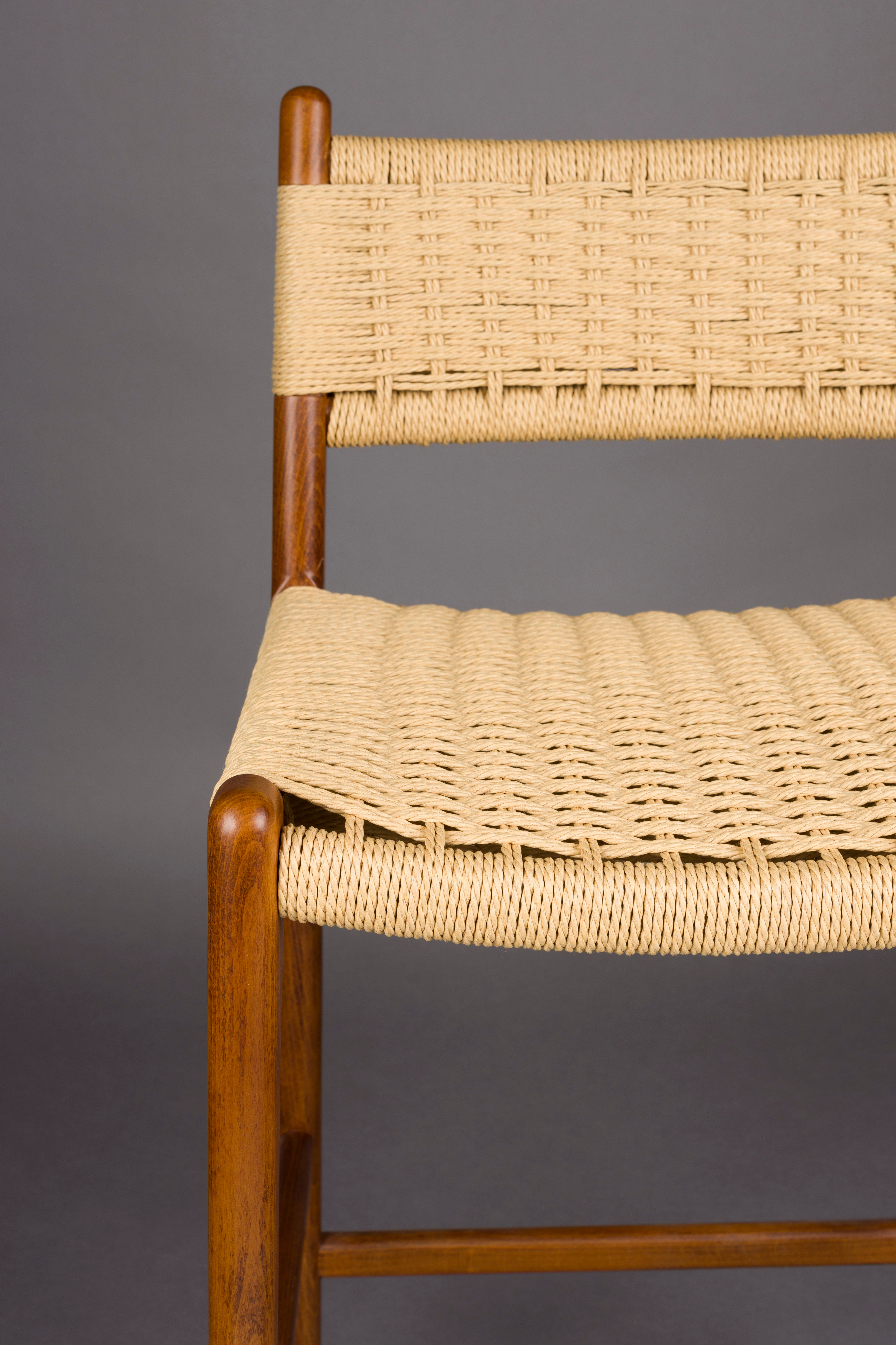 Hocker CECILE aus Buchenholz mit Nussbaum-Finish