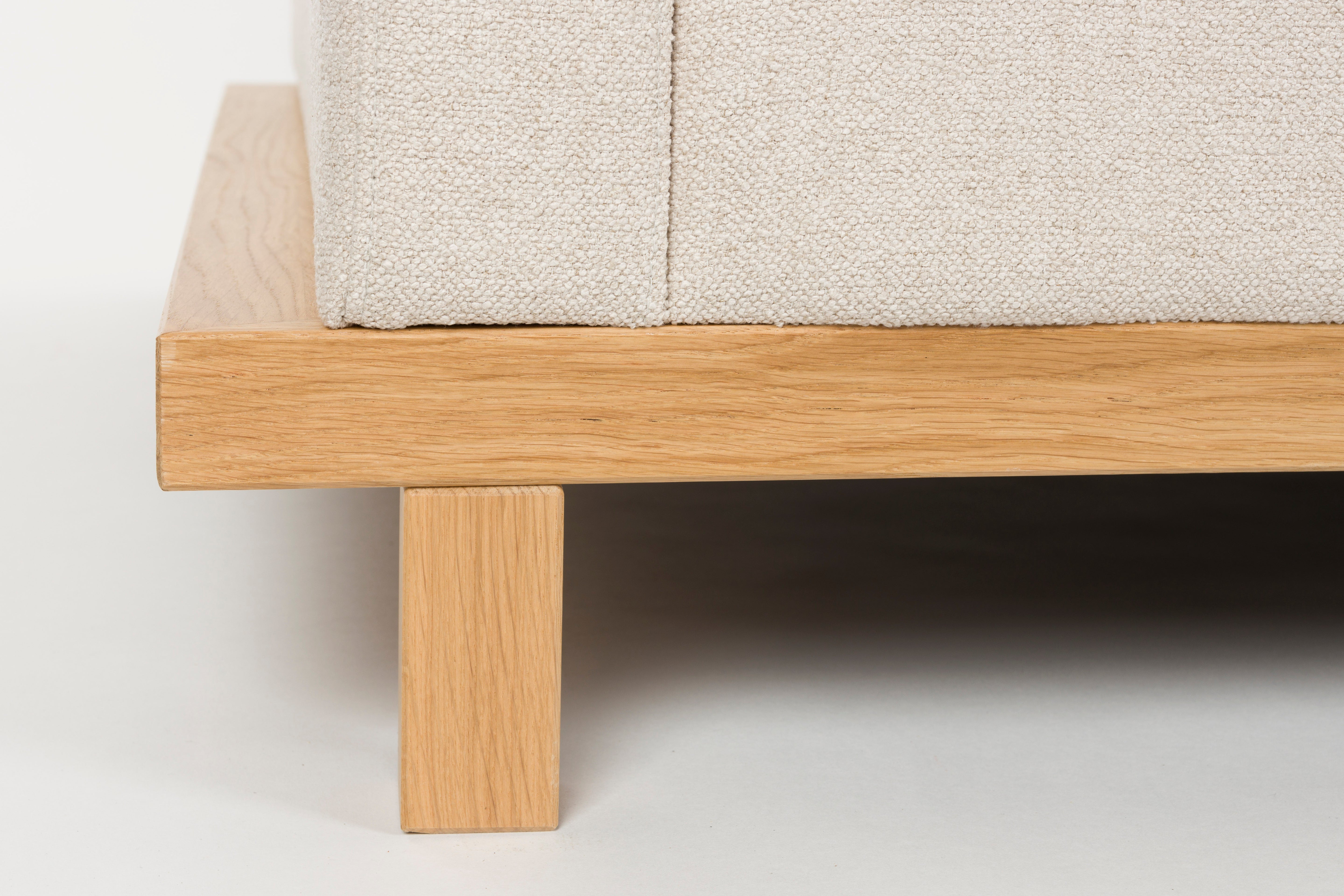 Sofa 4,5-osobowa BLOSSOM beżowy z drewnianą podstawą