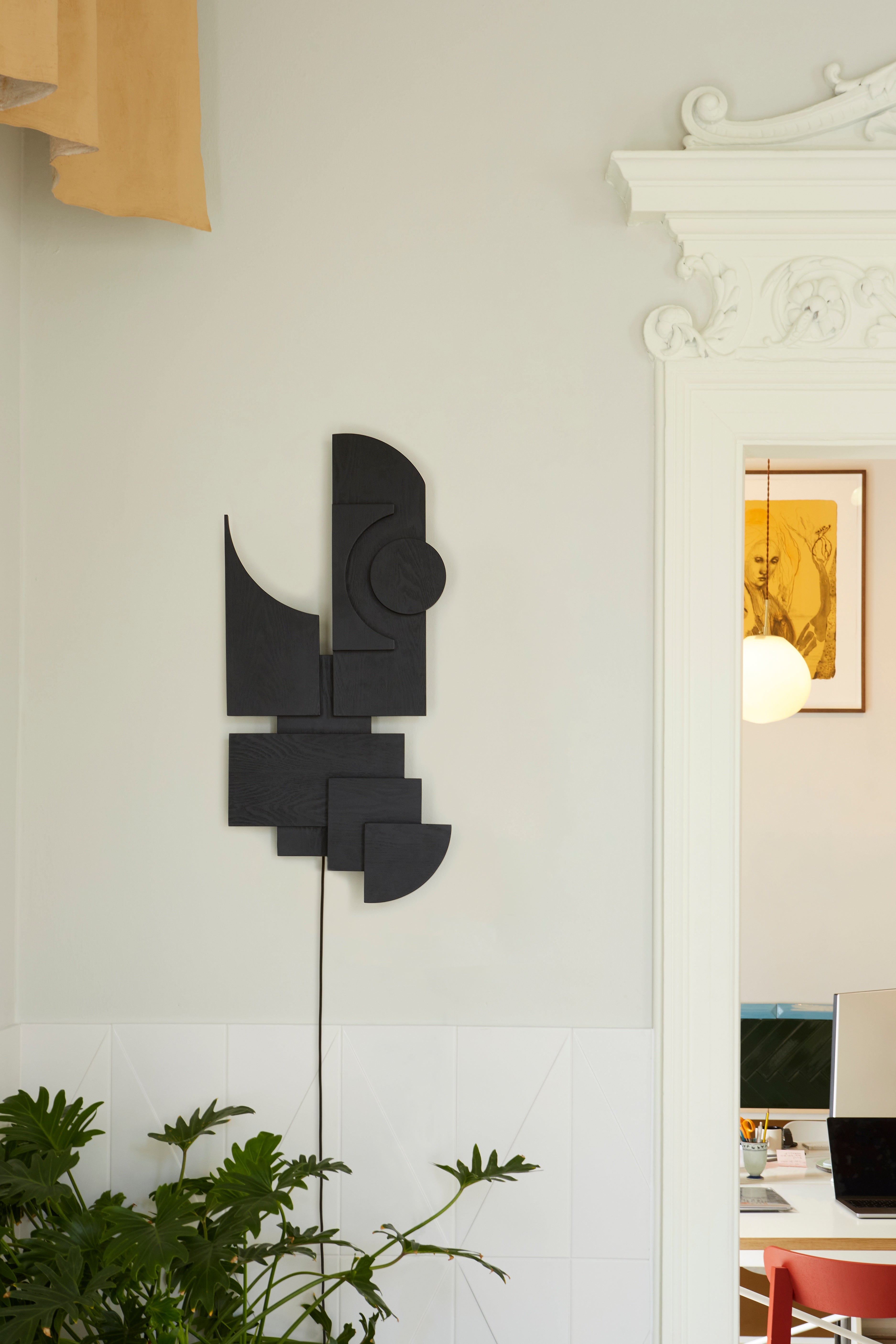 Wandleuchte TOTEM DECO schwarz