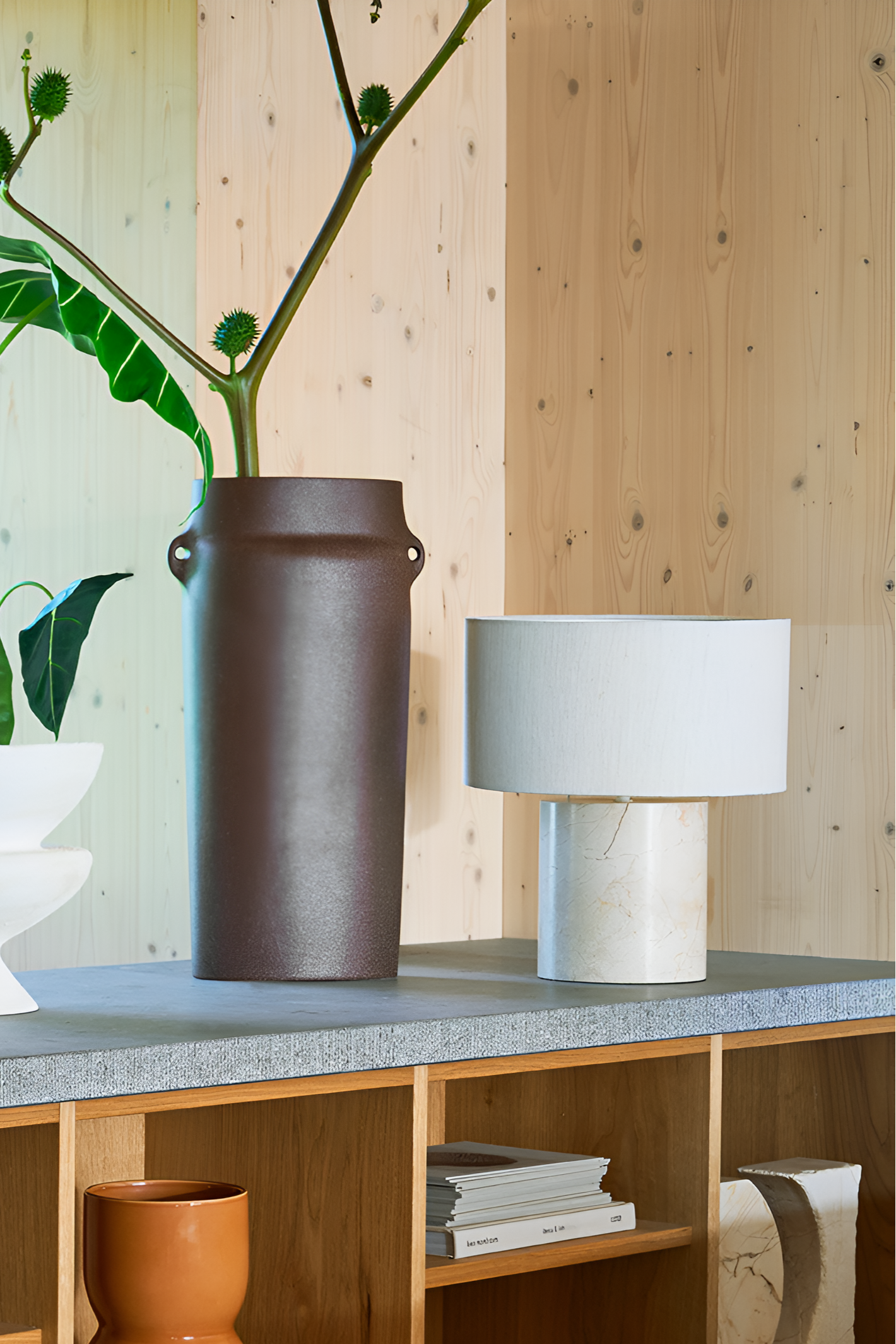 Lampa stołowa TYRA marmurowa podstawa z lnianym abażurem