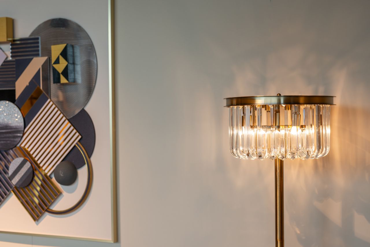 Lampa podłogowa DAGMAR szkło z czarną podstawą