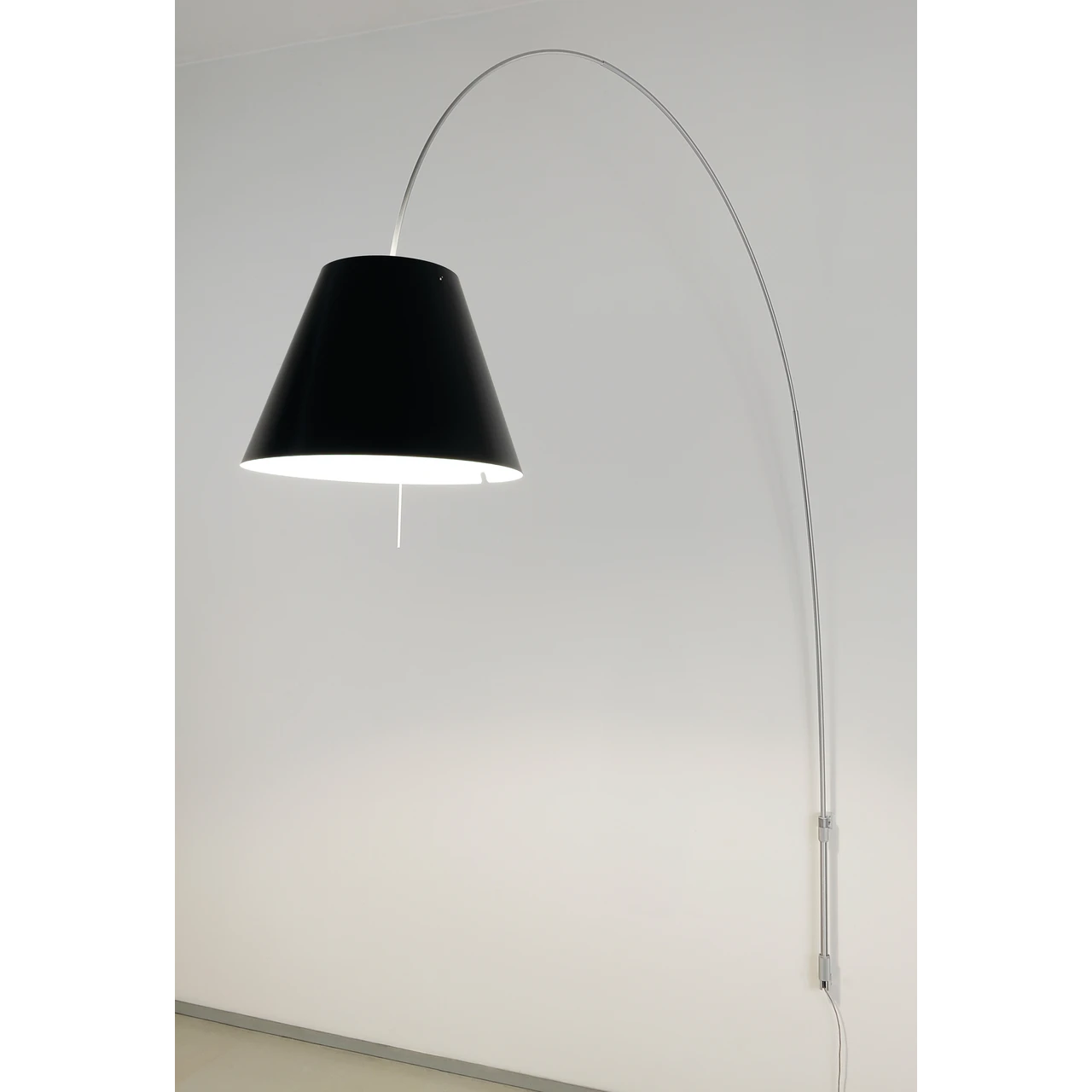 Lady Costanza Schwarze Wandlampe