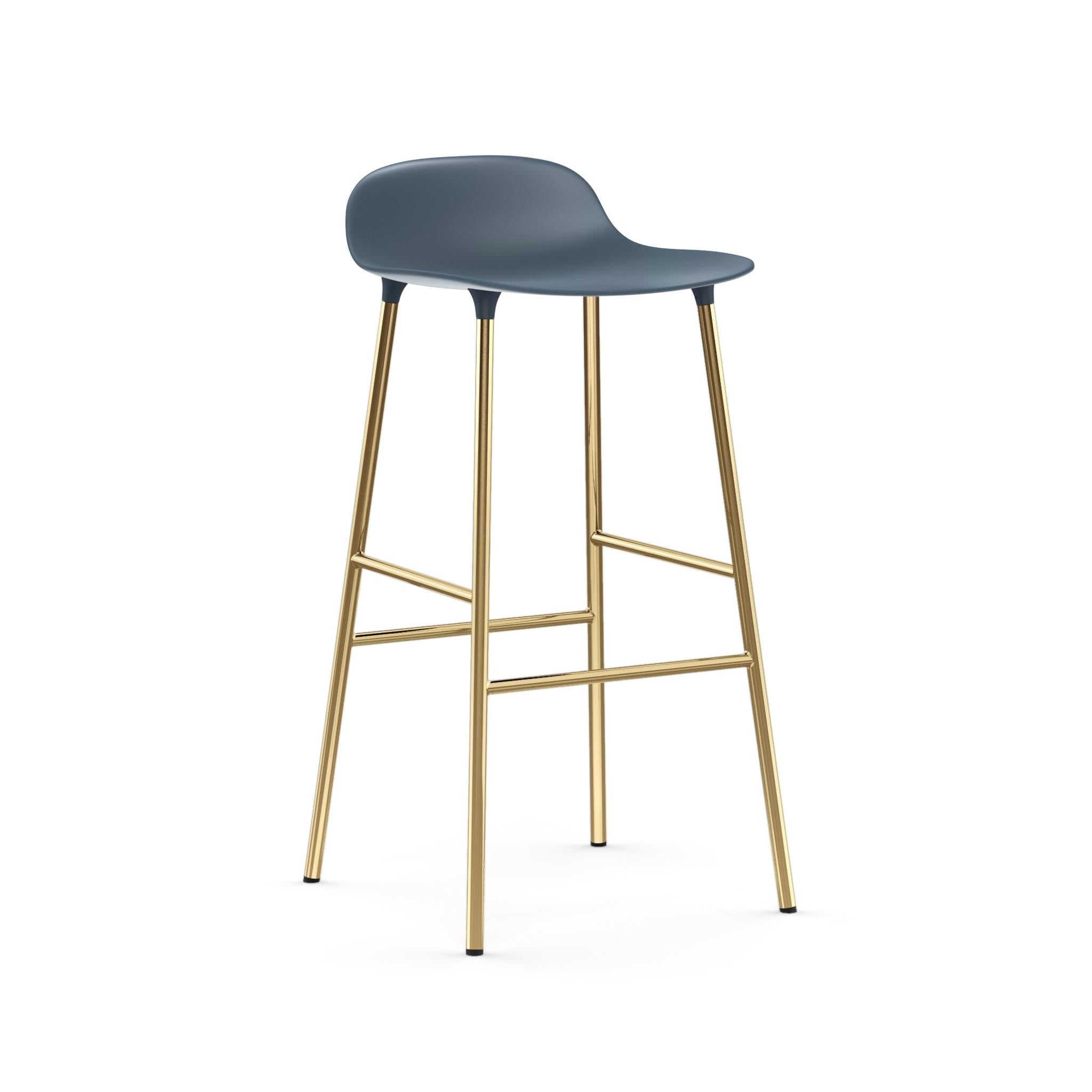 Hocker form Sea Blue mit einer goldenen Basis