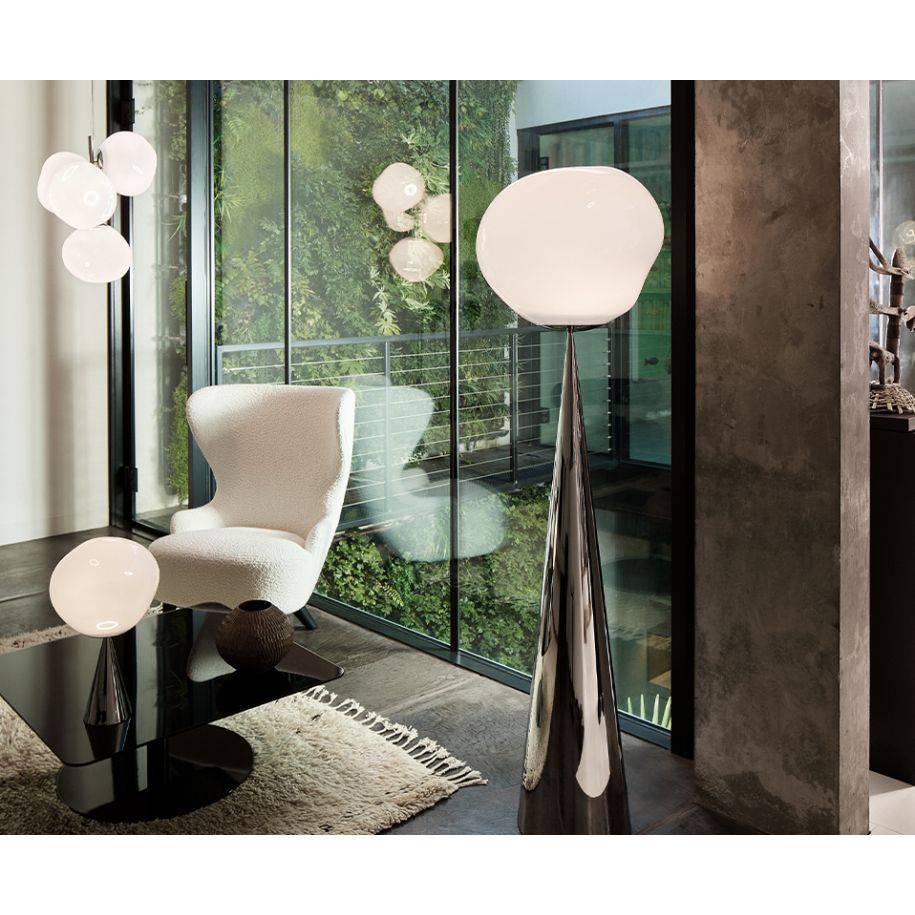 Melt underground floor lamp with a black base