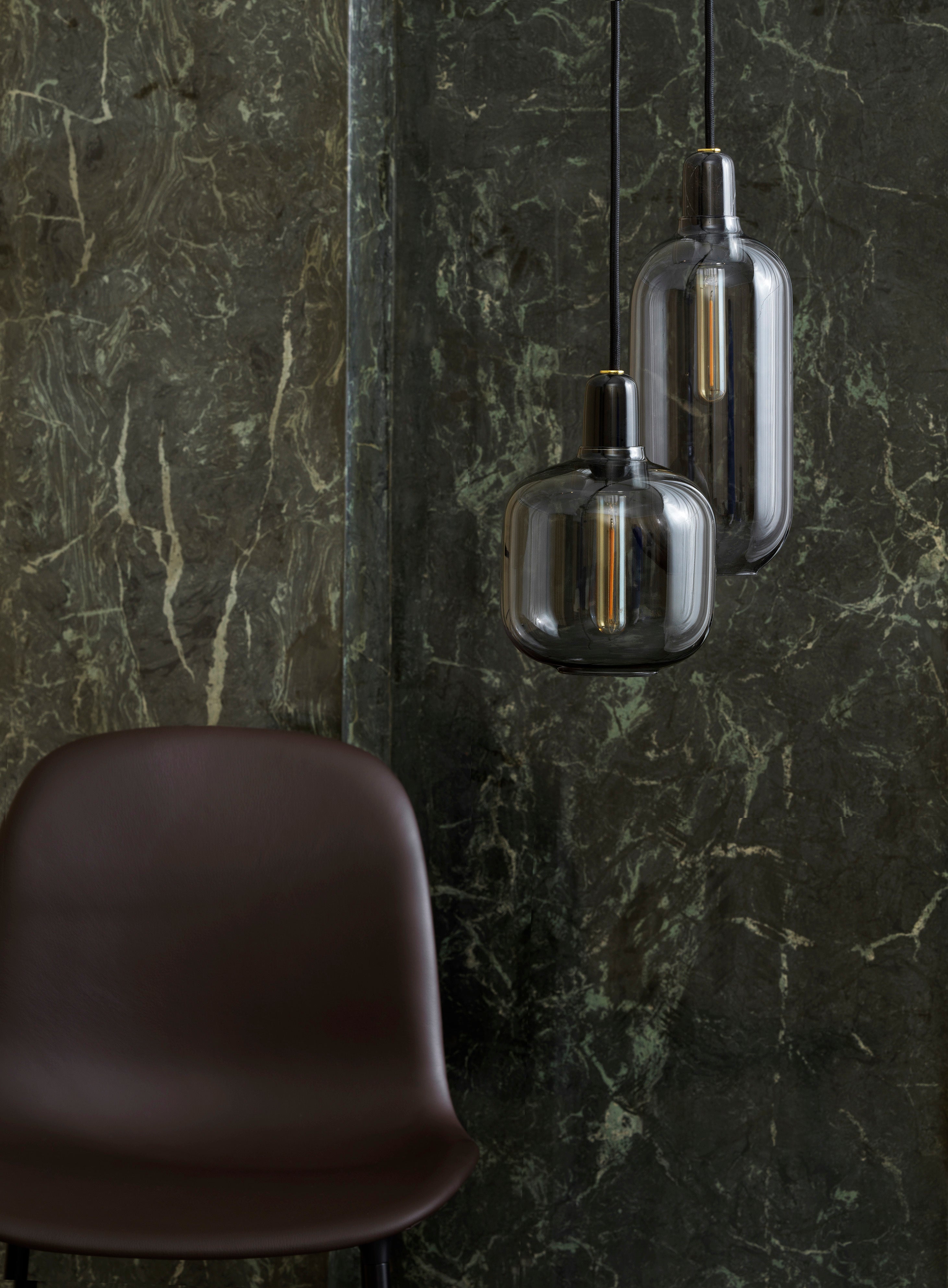 AMP LARGE Pendelleuchte, Rauchglas mit schwarzem Marmor