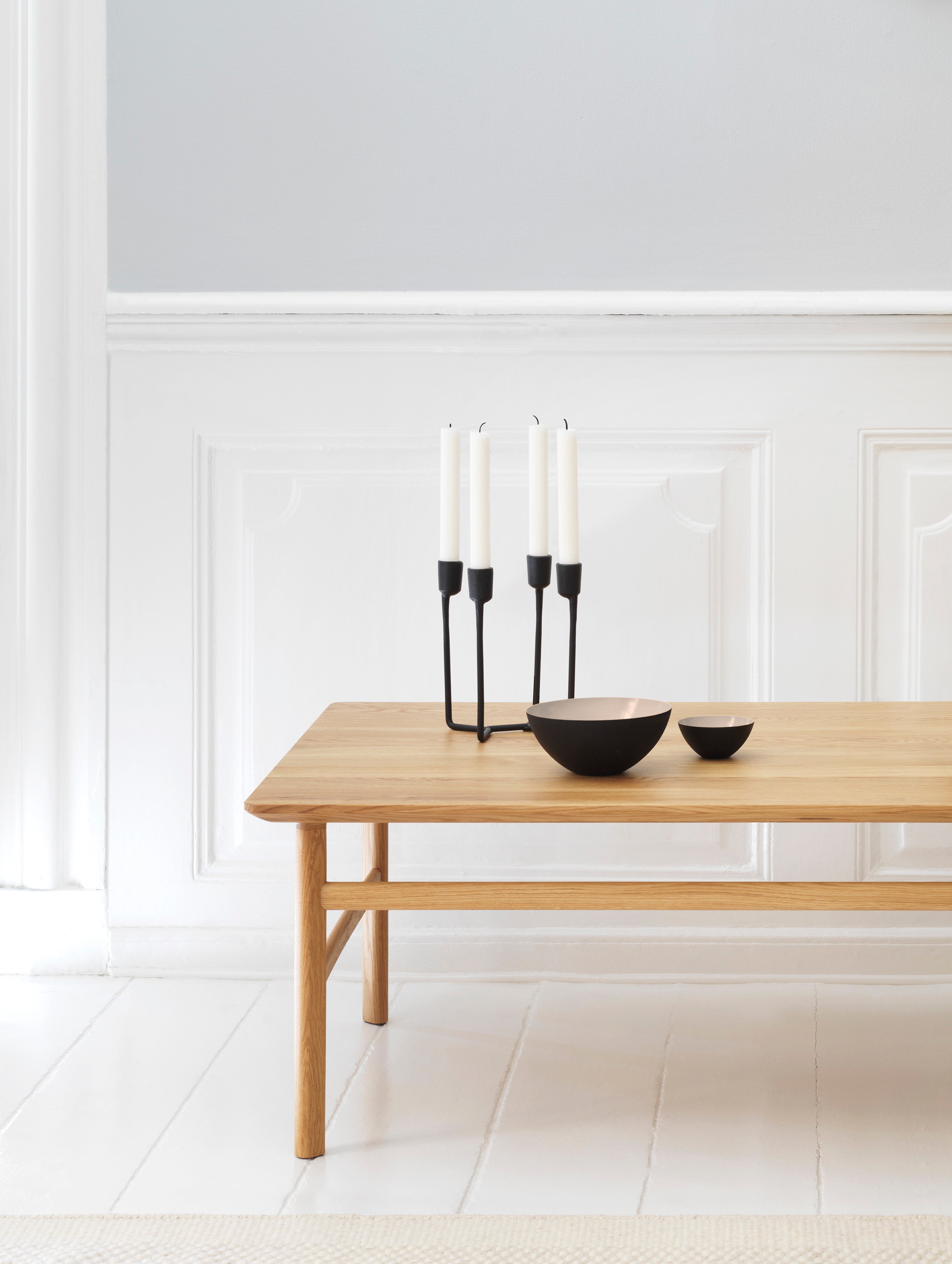 Świecznik czteroramienny HEIMA CANDLESTICK czarne żeliwo
