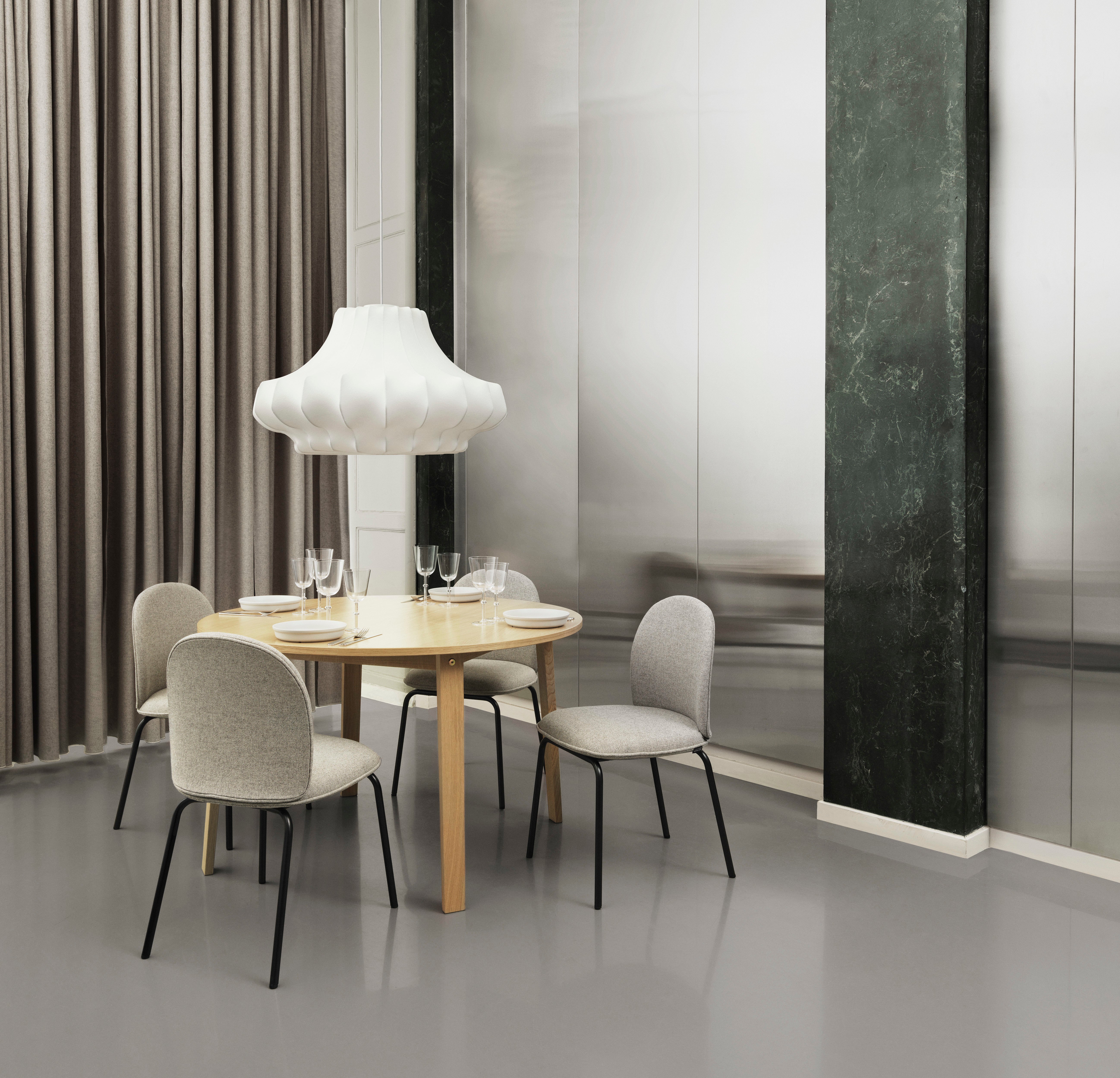 Ace chair black base