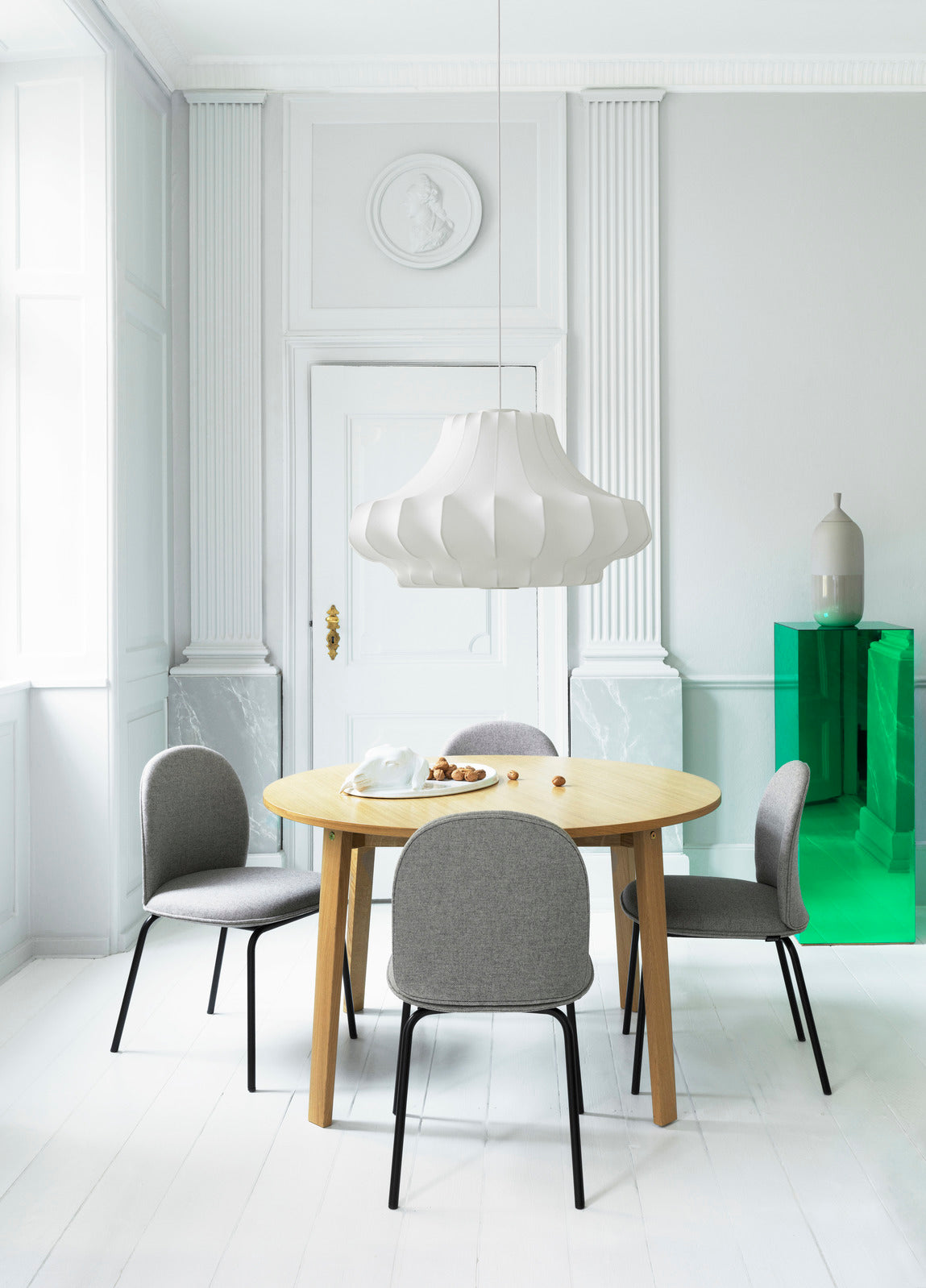 Ace chair black base