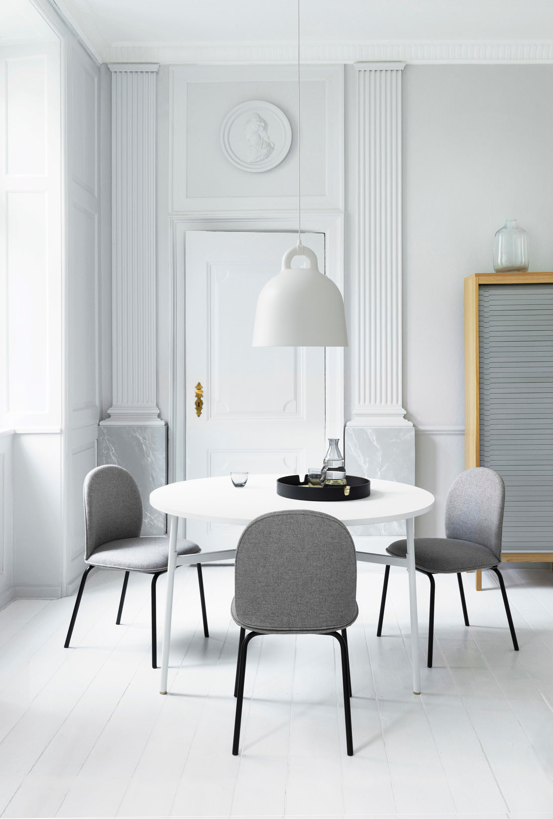 Ace chair black base