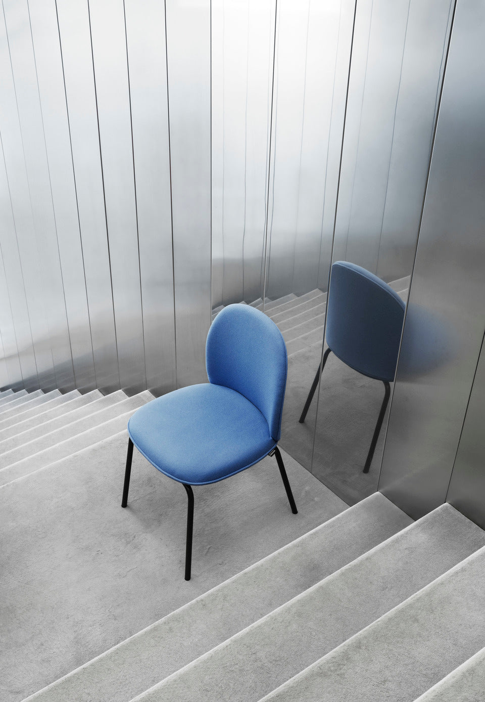 Ace chair black base