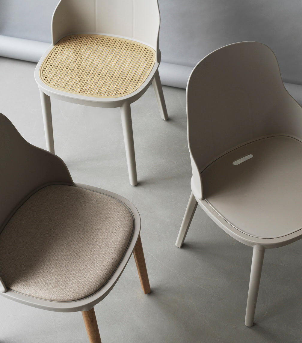 White allez chair with an oak base