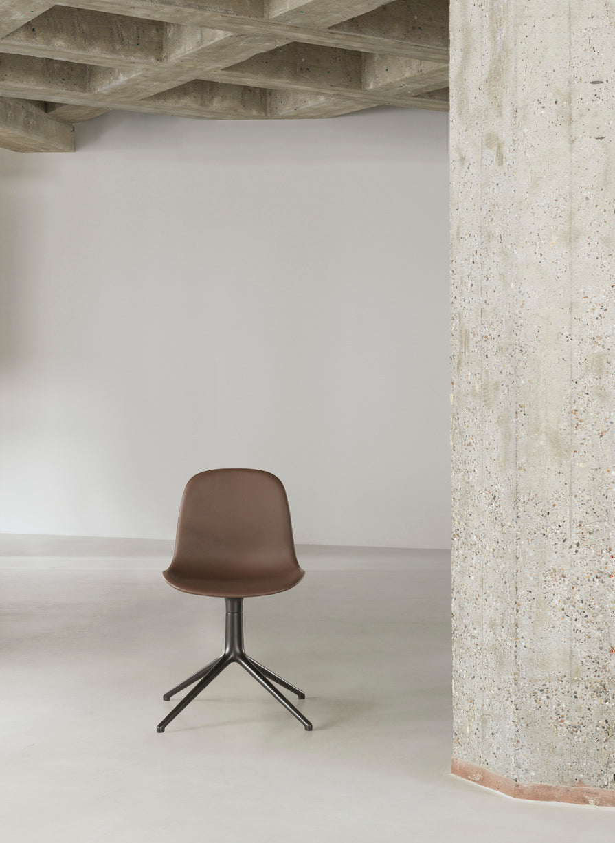 4L Black Form Office Chair with an aluminum base