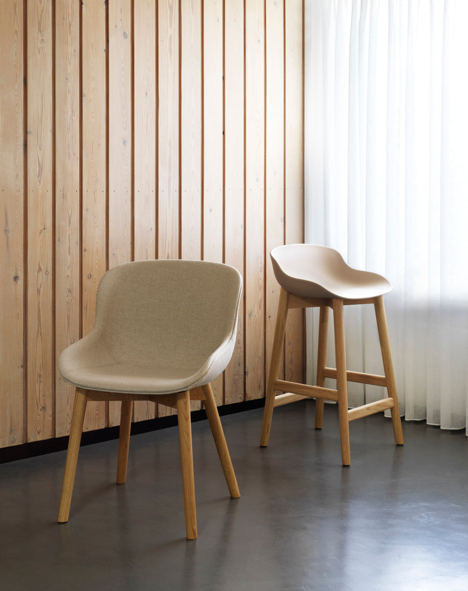 Hyg black chair with a black oak base