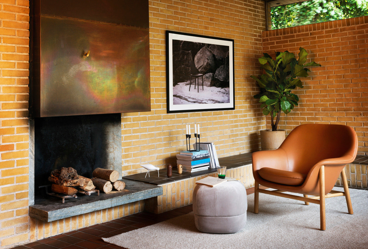 Drape Low armchair with an oak base
