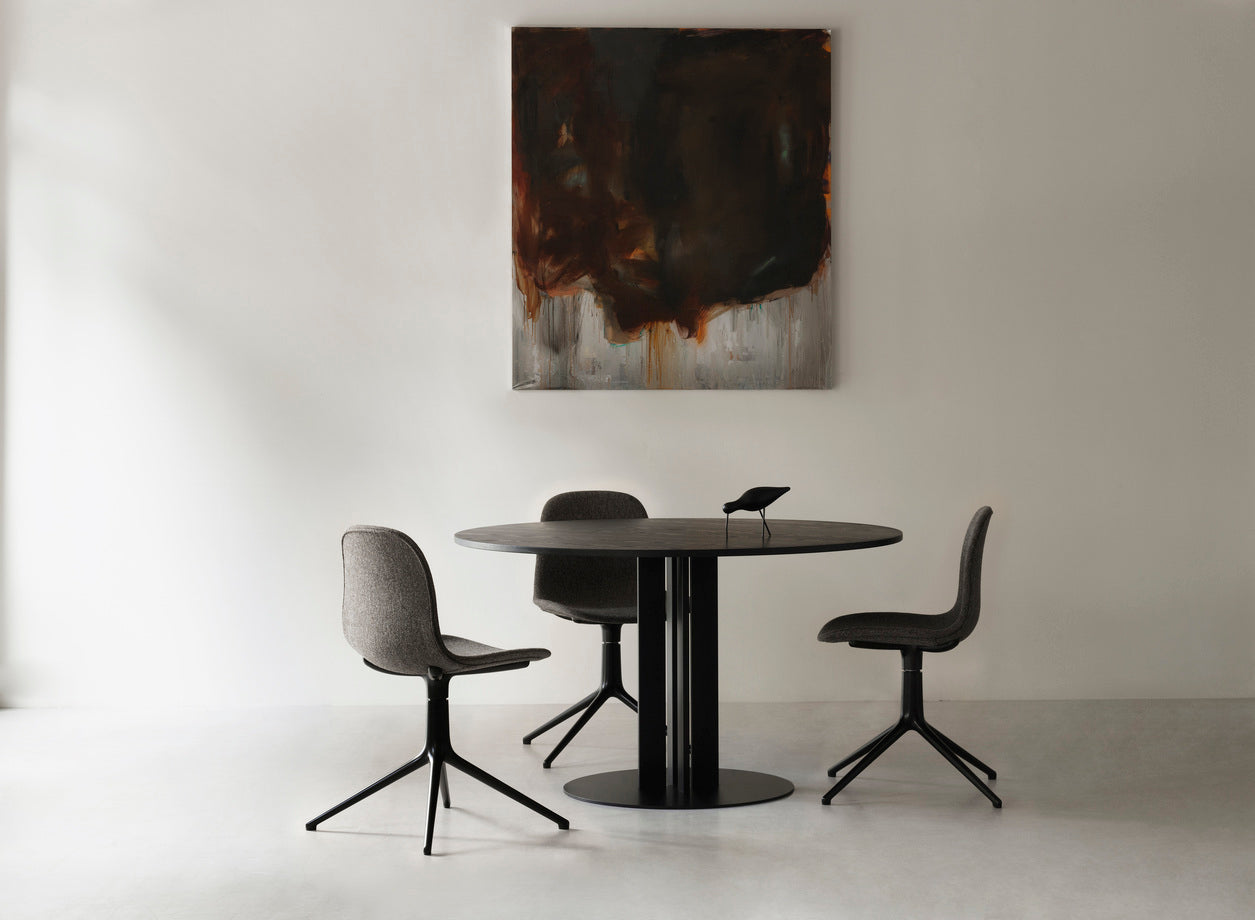 Round table Scala black marble top with a black base