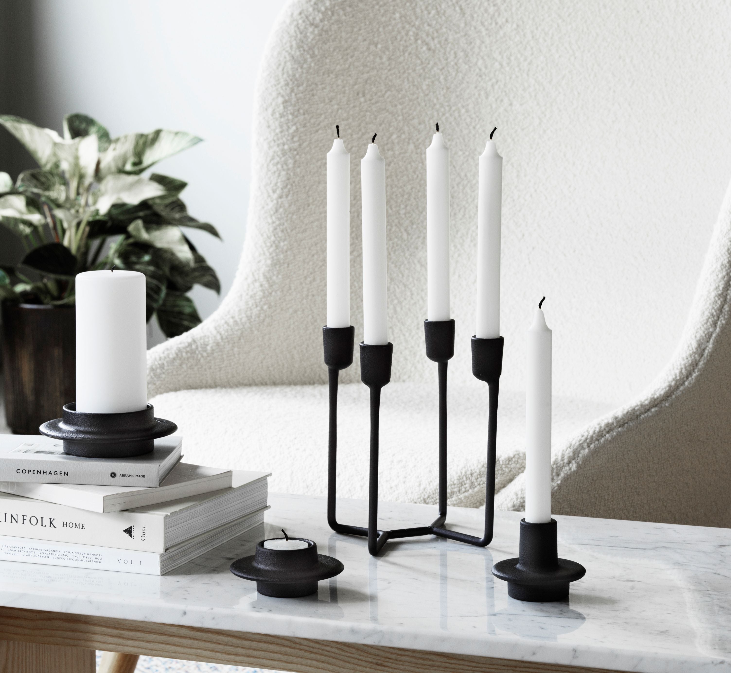 Świecznik czteroramienny HEIMA CANDLESTICK czarne żeliwo