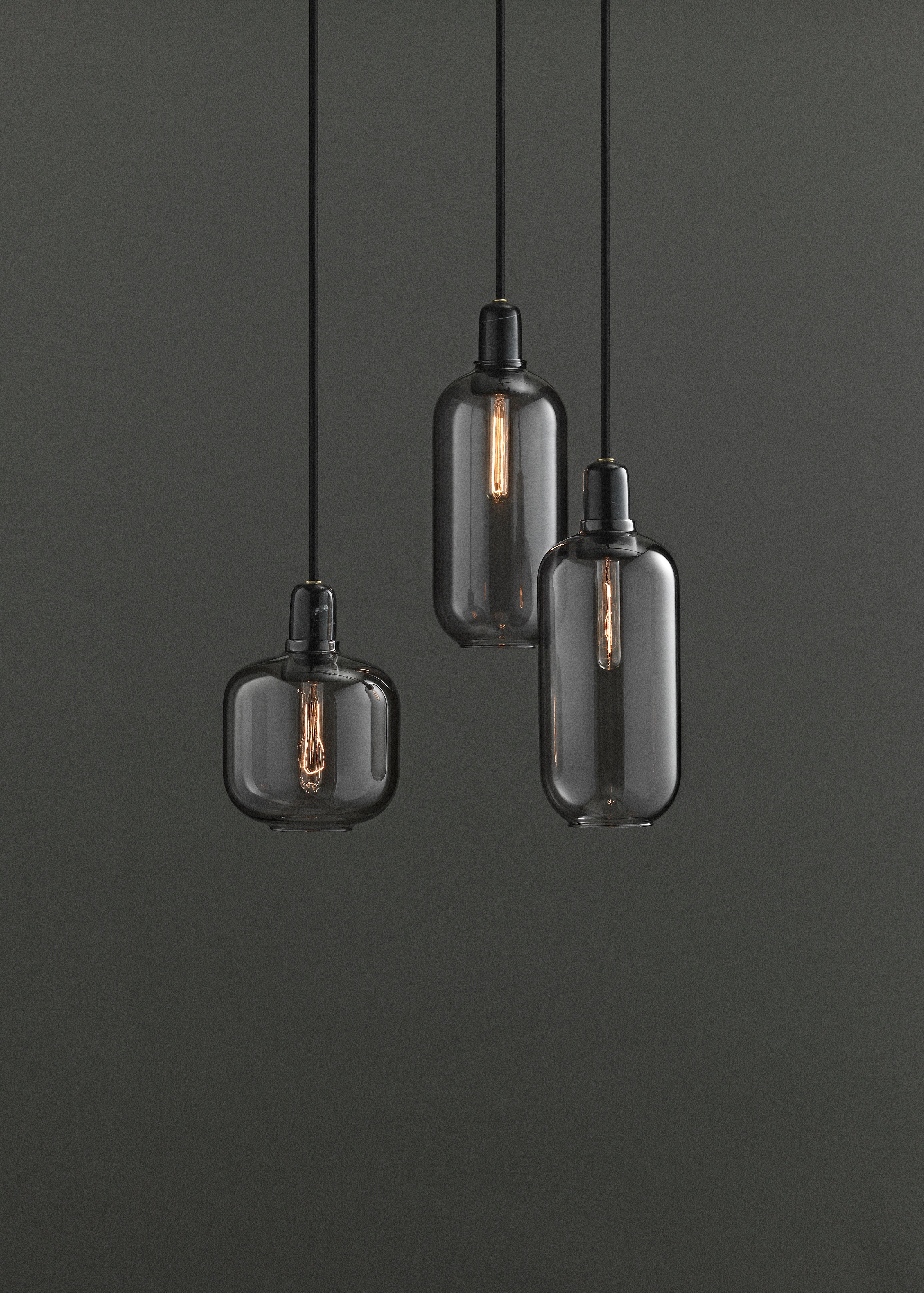 AMP LARGE Pendelleuchte, Rauchglas mit schwarzem Marmor
