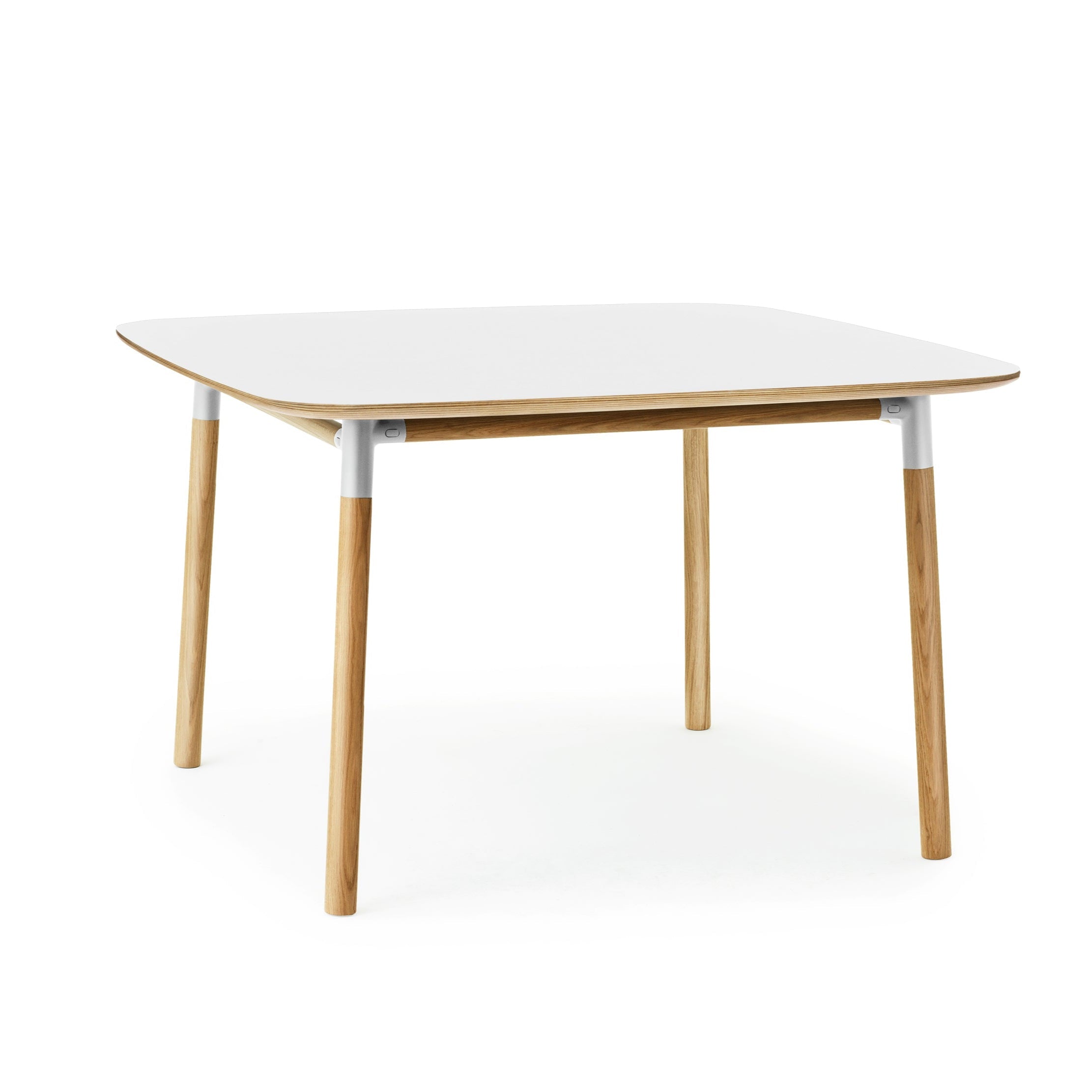 Form table white top with an oak base