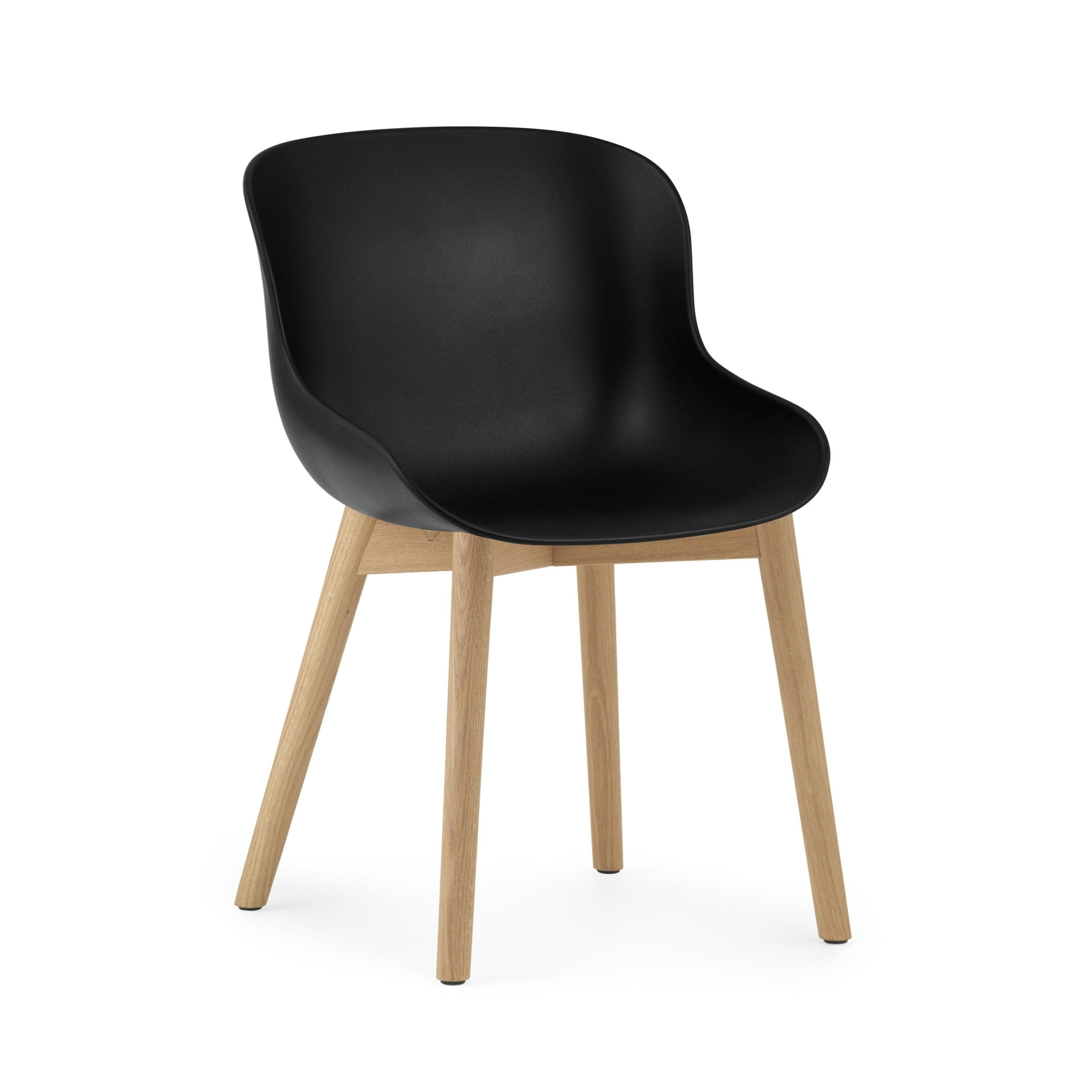 Hyg black chair with a natural oak base