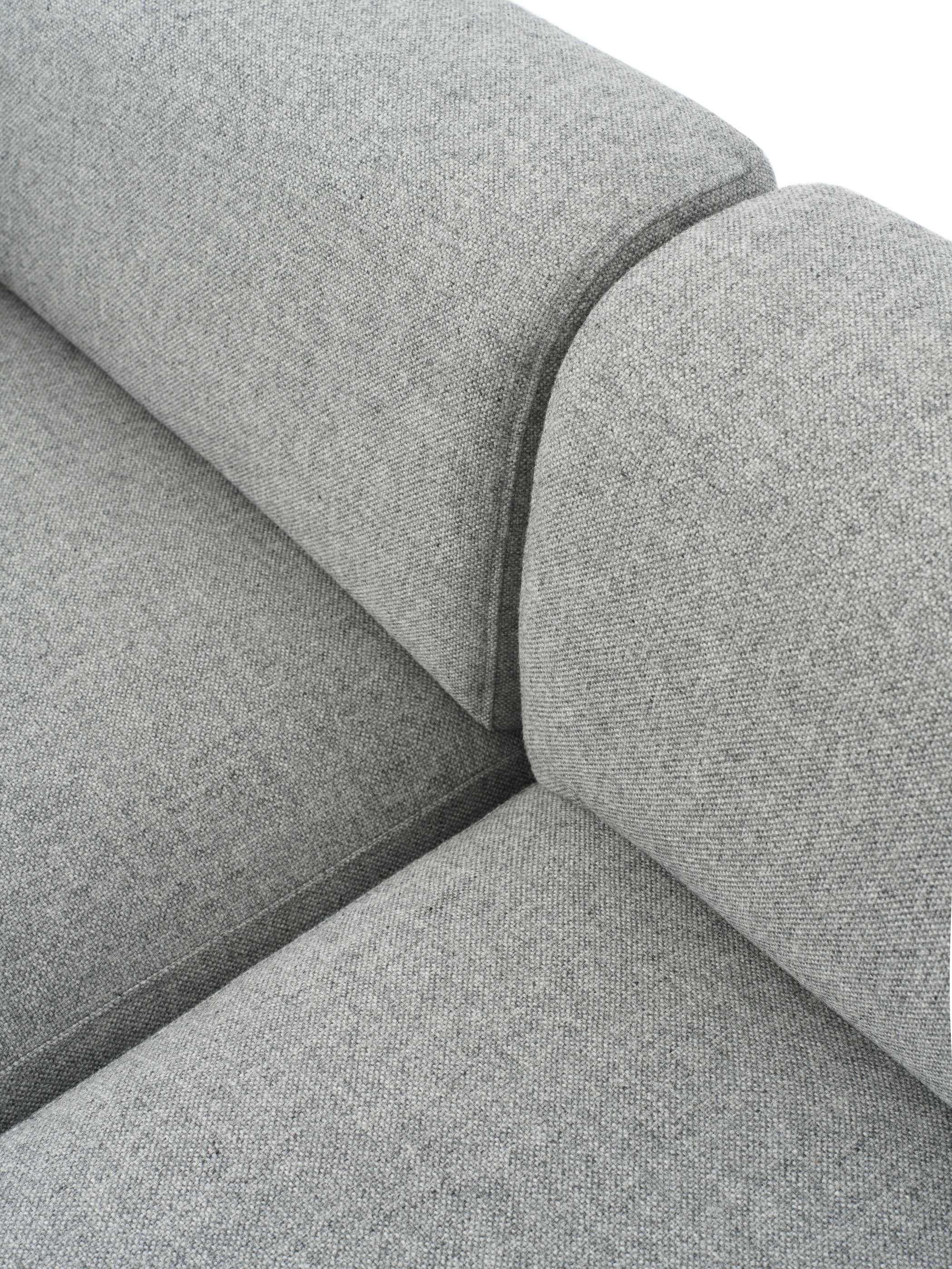 Puf upholstered redo oak base