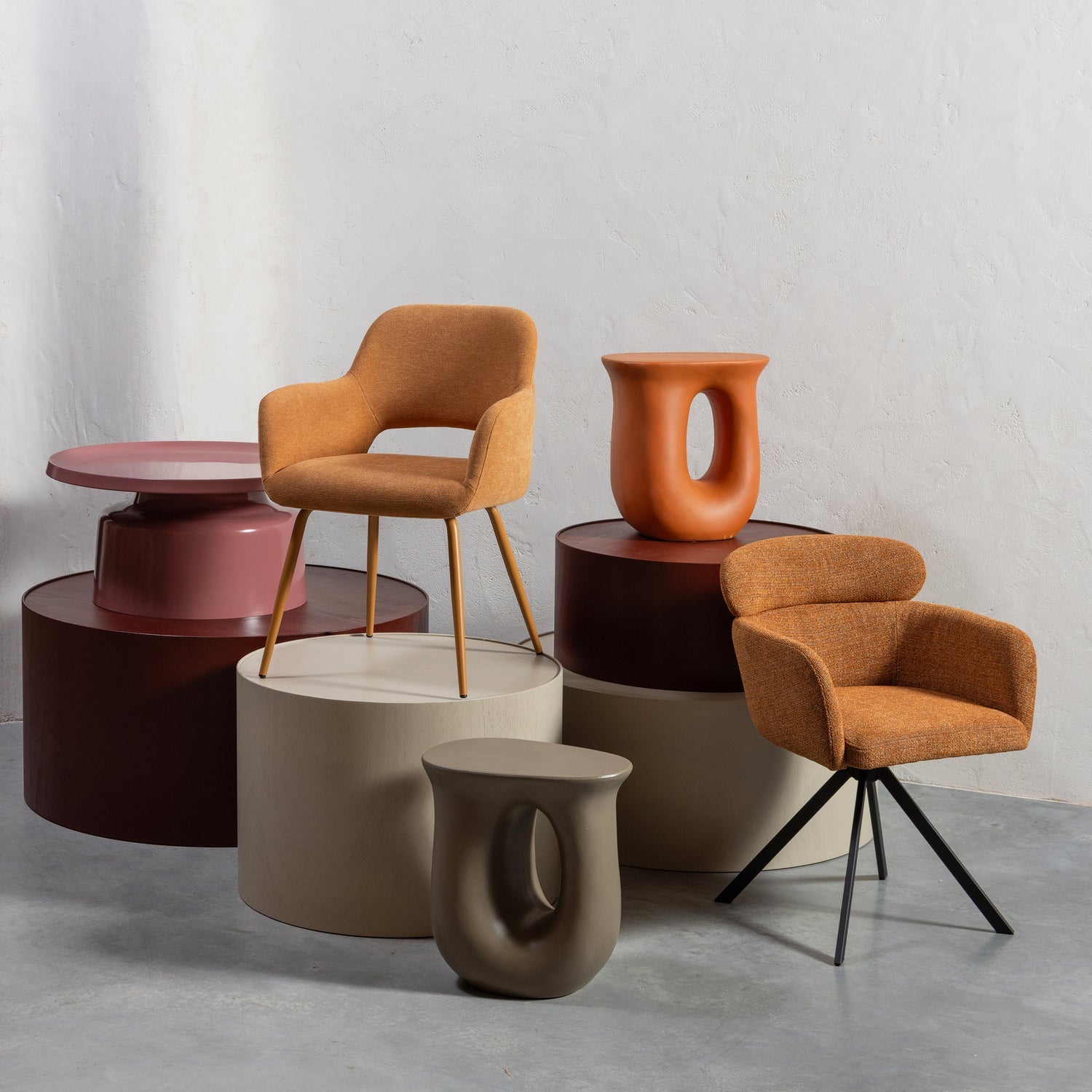 Fenne cinnamon swivel chair