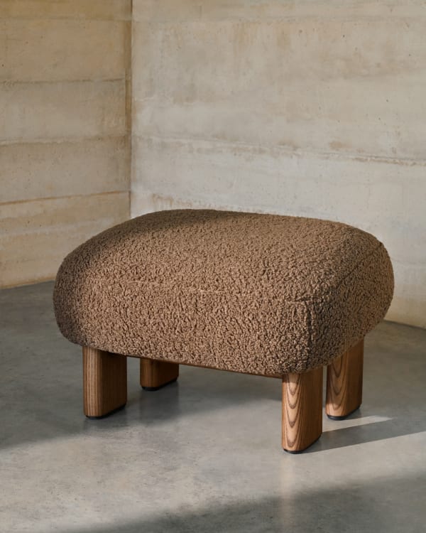NEMA brauner Bouclé-Pouf mit dunkler Eschenbasis