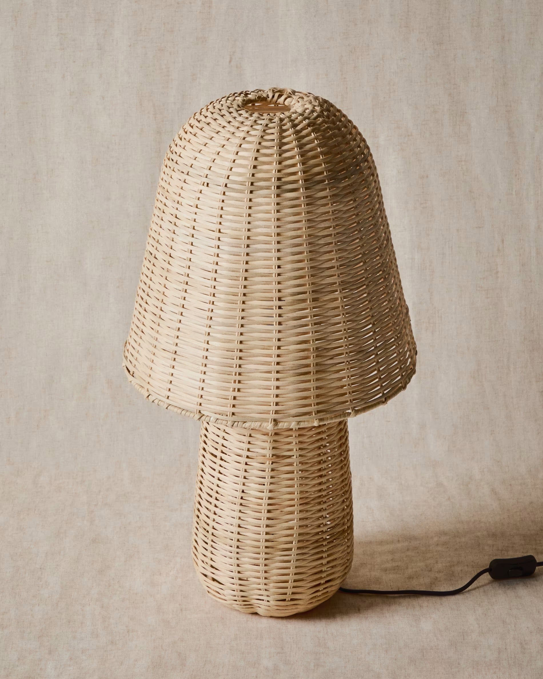 NEUDA Rattan-Tischlampe