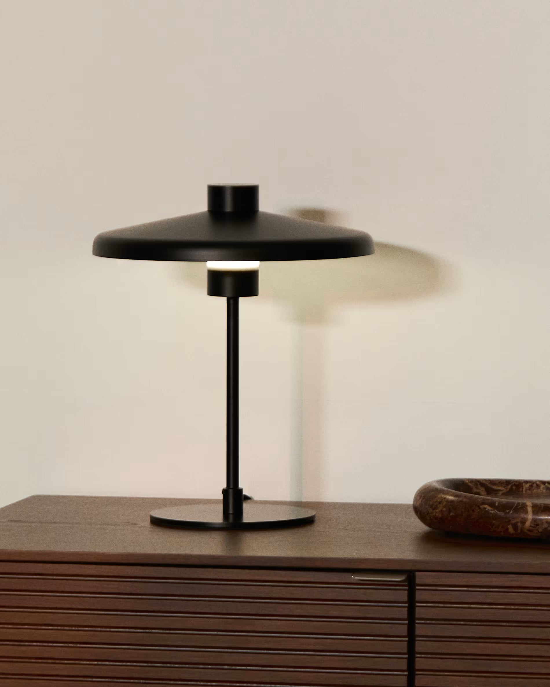 Lampa stołowa NUVIRA czarny