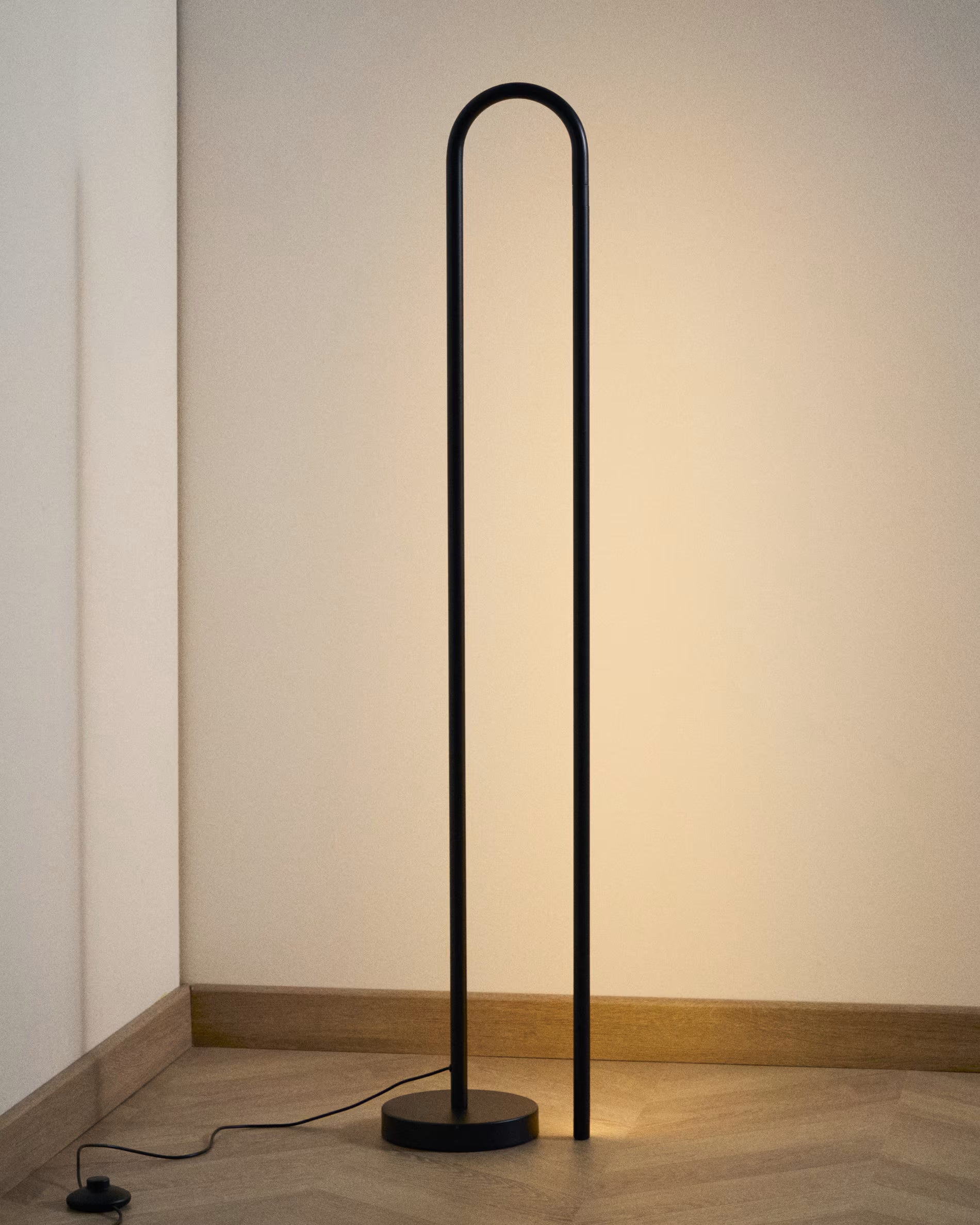 Lampa podłogowa BOW czarny