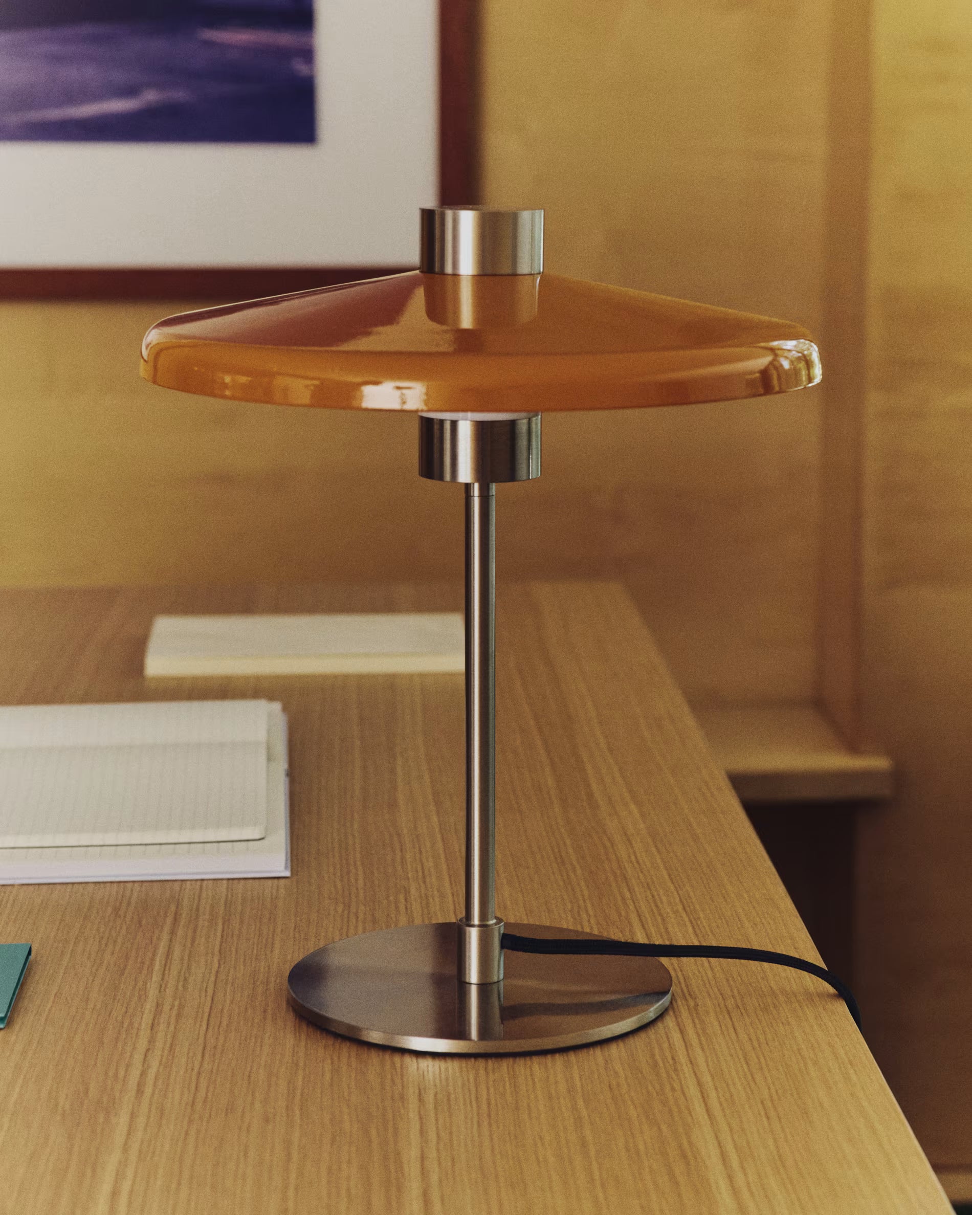 Lampa stołowa NUVIRA pomarańczowy ze srebrną podstawą