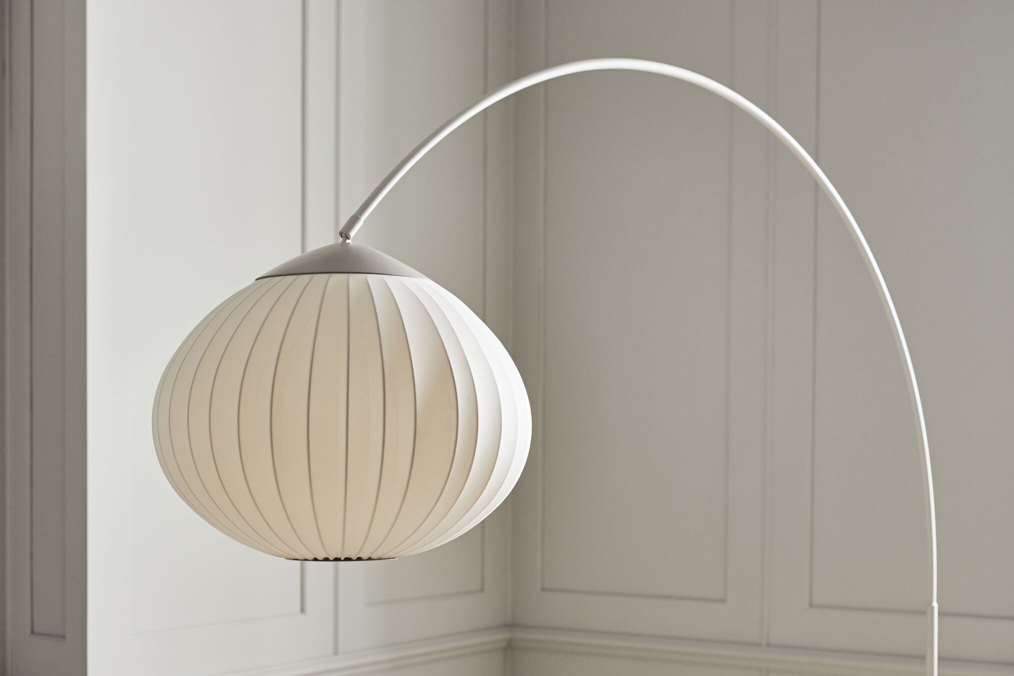 ACORN White floor lamp with a base made of cream concrete