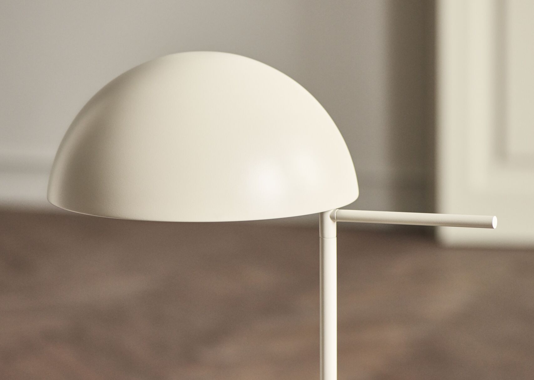 Creamy floor lamp