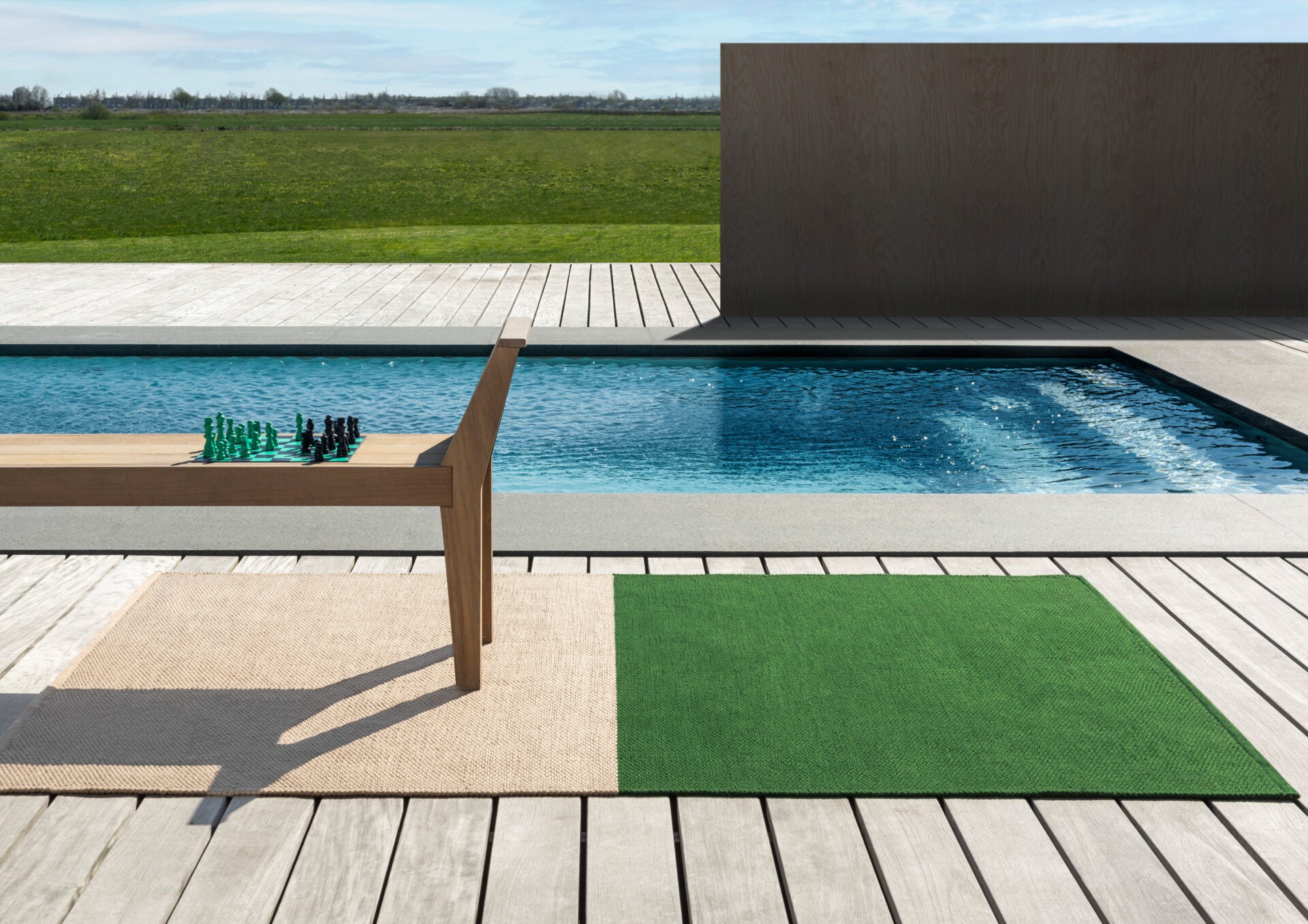 Deck beige with green external rug