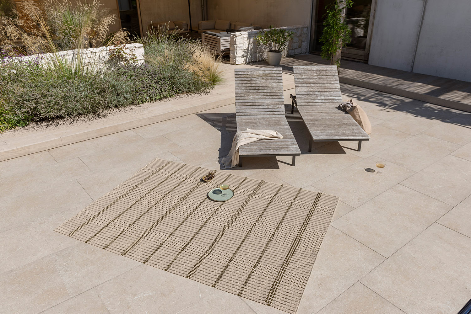 Outdoor rug of stitch beige-brown