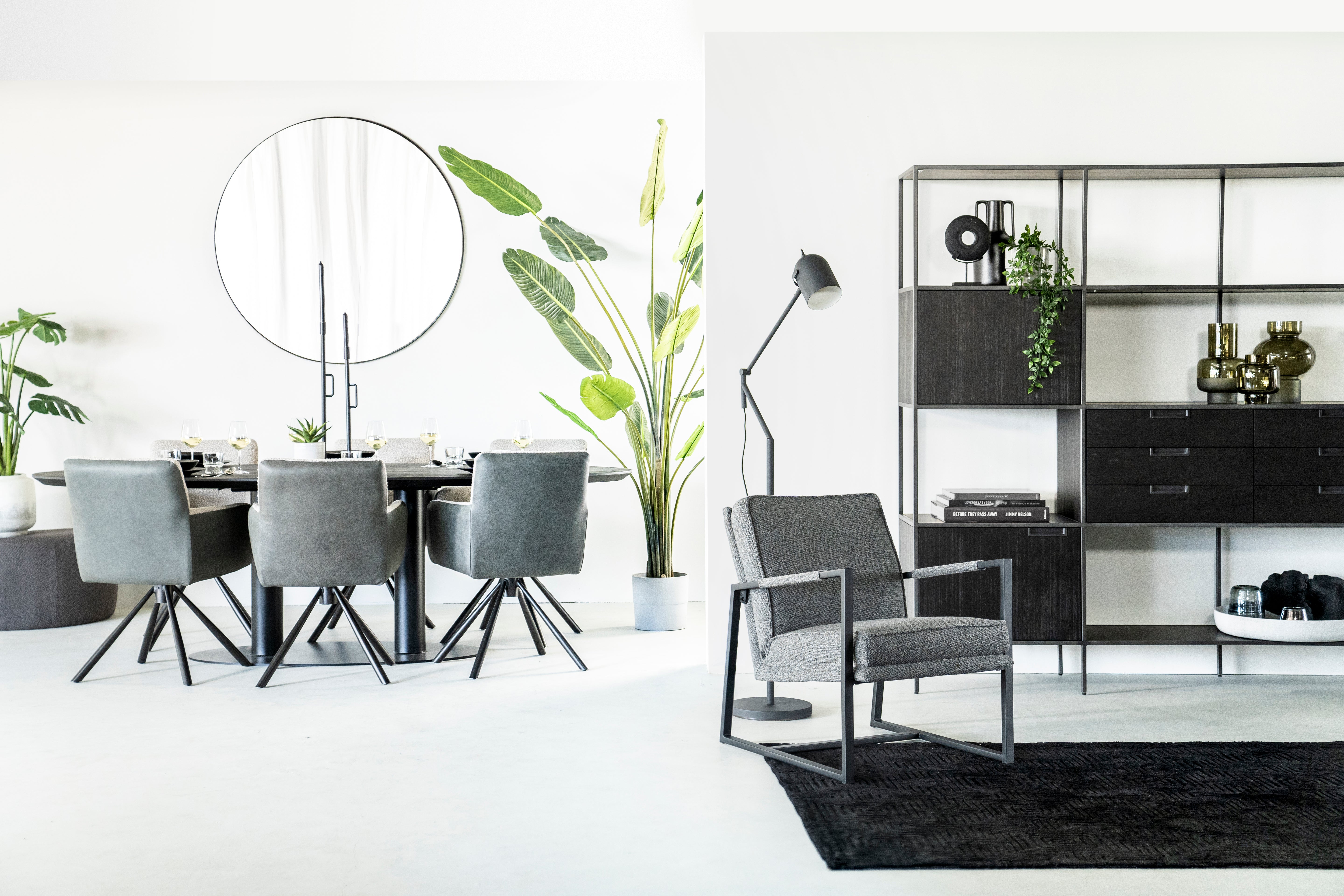 IMMENSE round mirror black frame