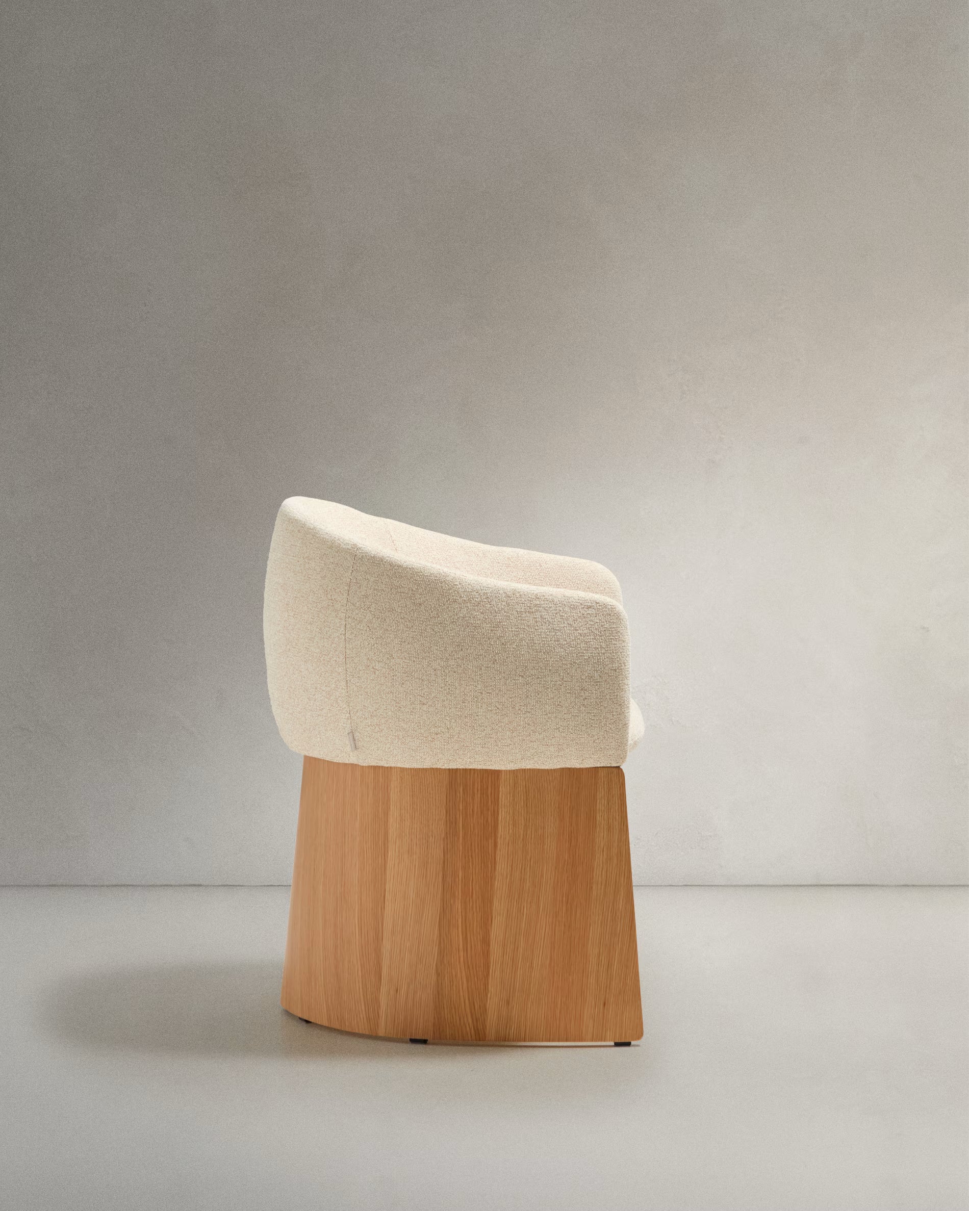 Stuhl BOSCA beige Chenille mit Eichenfurnierbasis