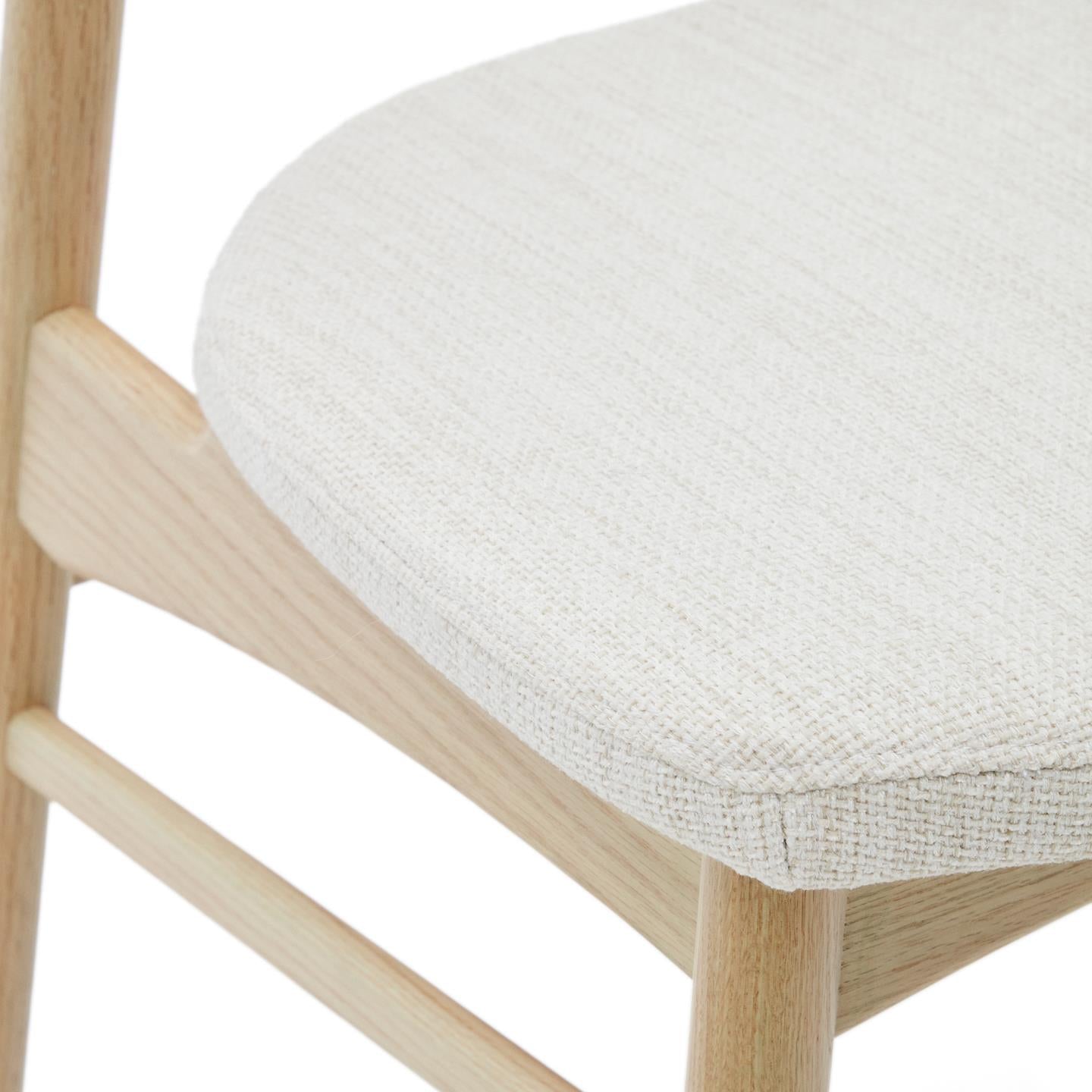 TIMONS Stuhl beige Chenille mit Eichengestell