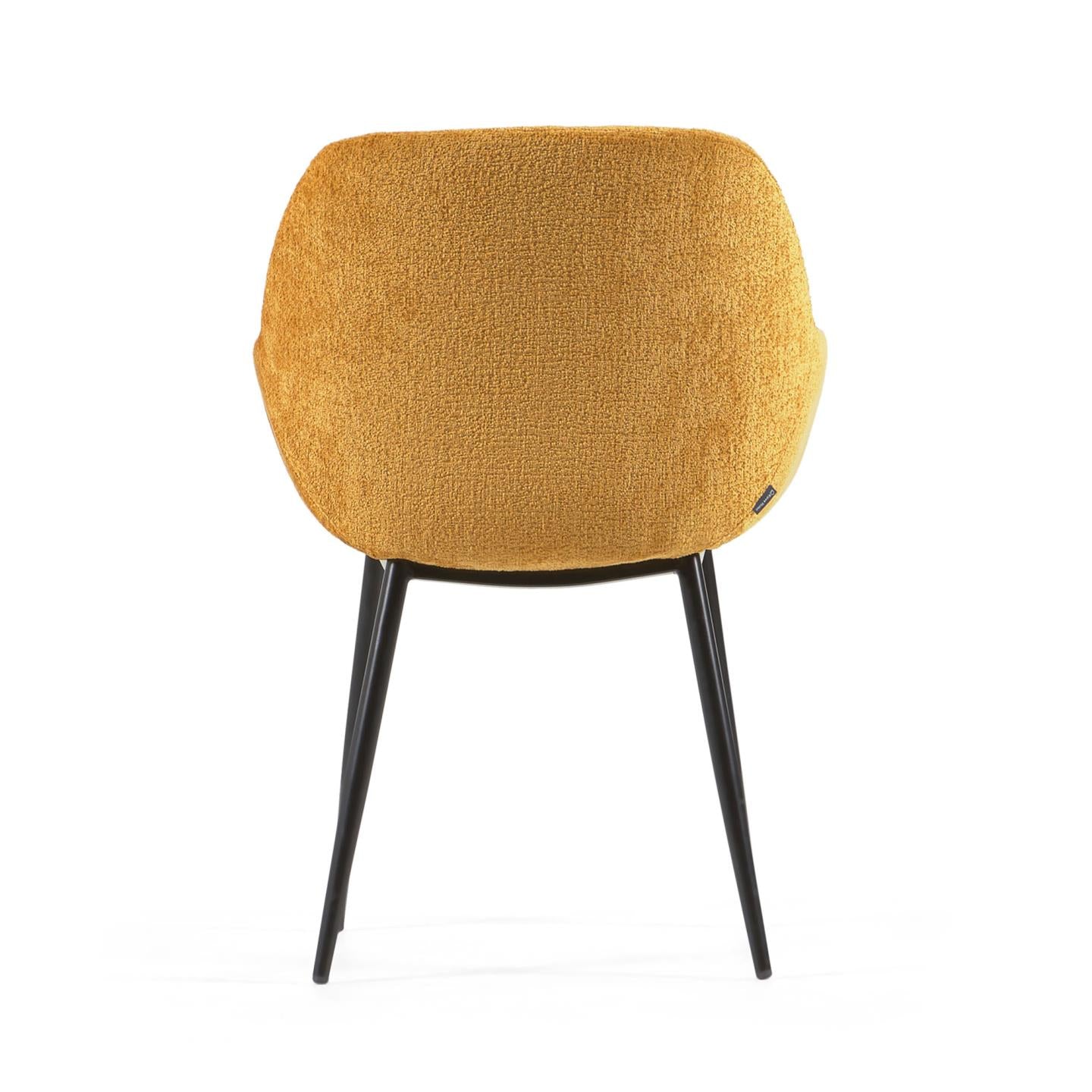 Krzesło KONNA futrzany musztardowy z czarną podstawą La Forma    Eye on Design