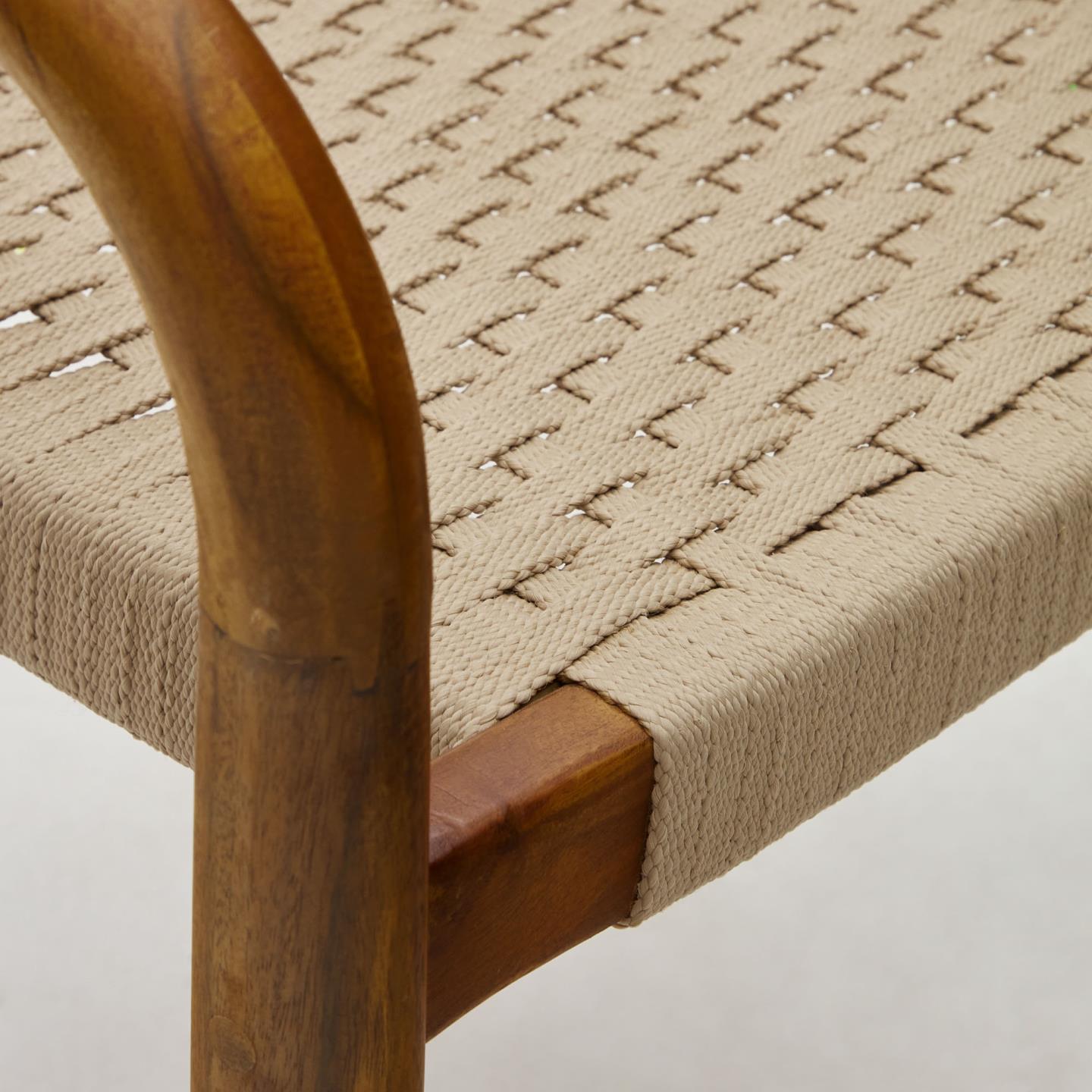 Krzesło NINA ciemnobrązowe drewno akacjowe La Forma    Eye on Design