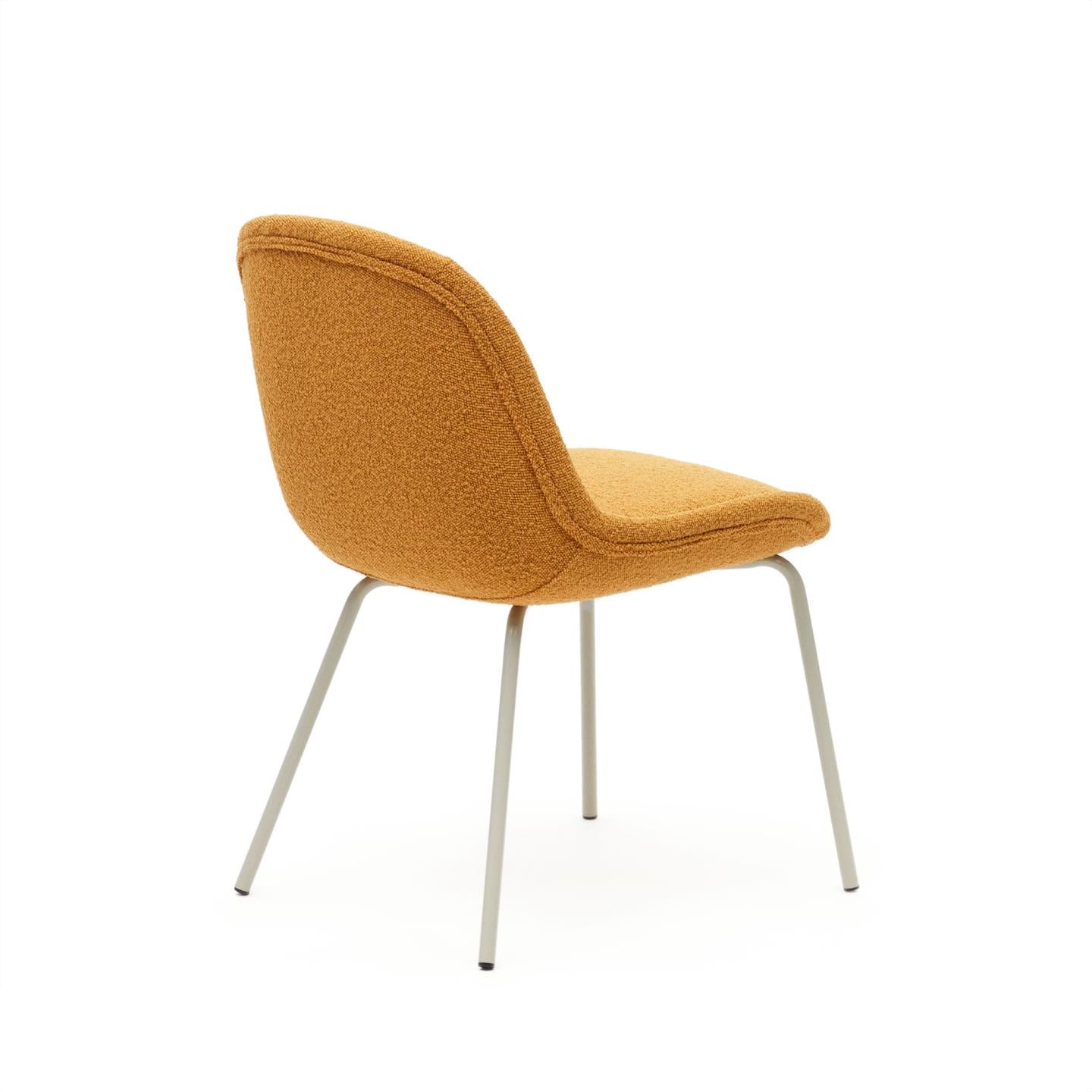 Krzesło AIMIN musztardowy boucle z beżową podstawą La Forma    Eye on Design
