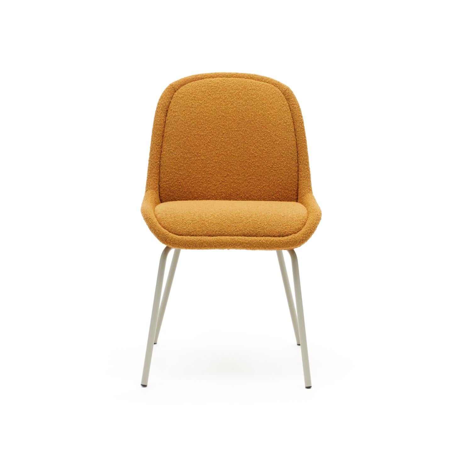 Krzesło AIMIN musztardowy boucle z beżową podstawą La Forma    Eye on Design