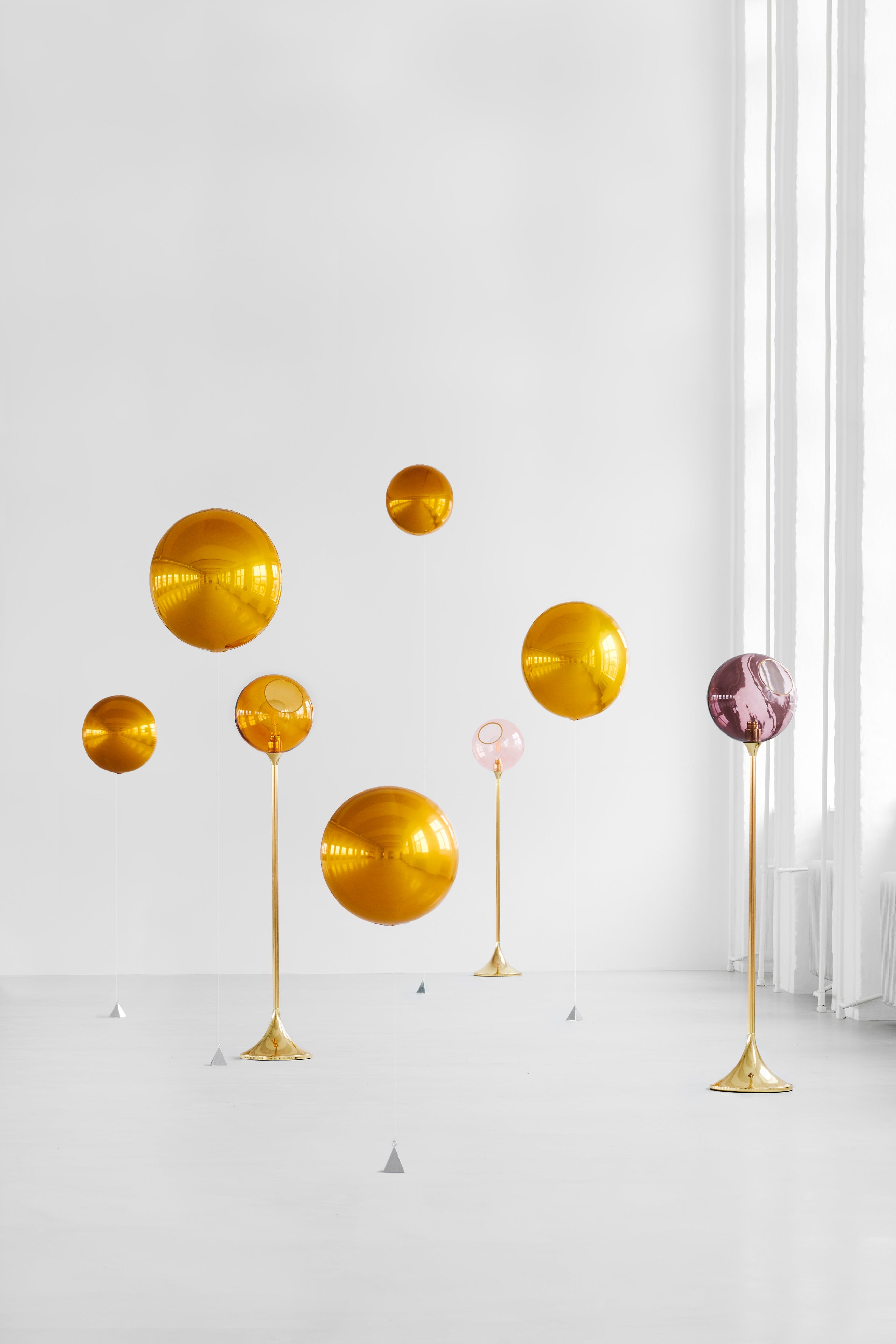 Ballroom floor lamp amber with a gold base [Amelia]