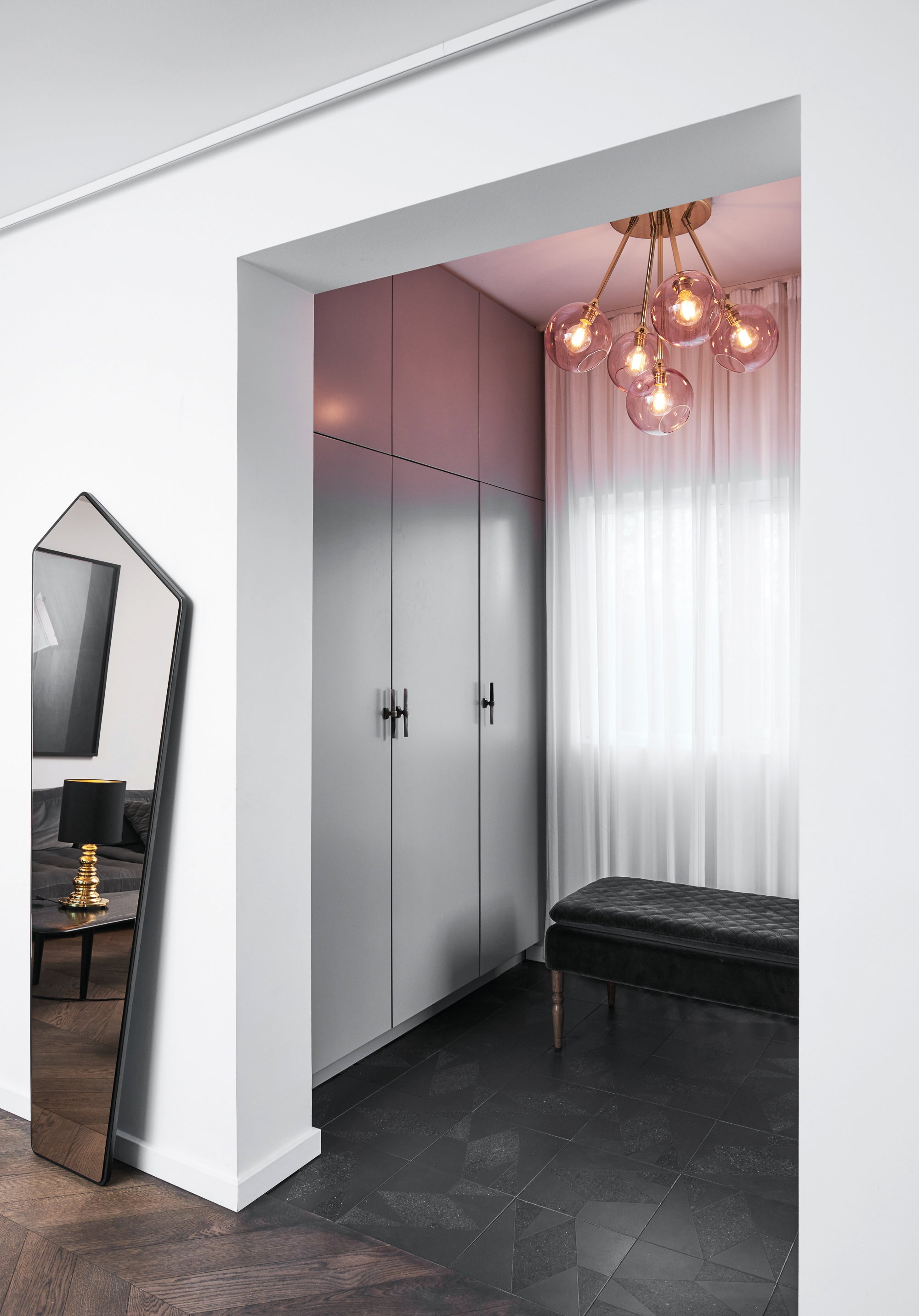 BALLROOM MOLECULE chandelier in pink with gold finish [Amelia]