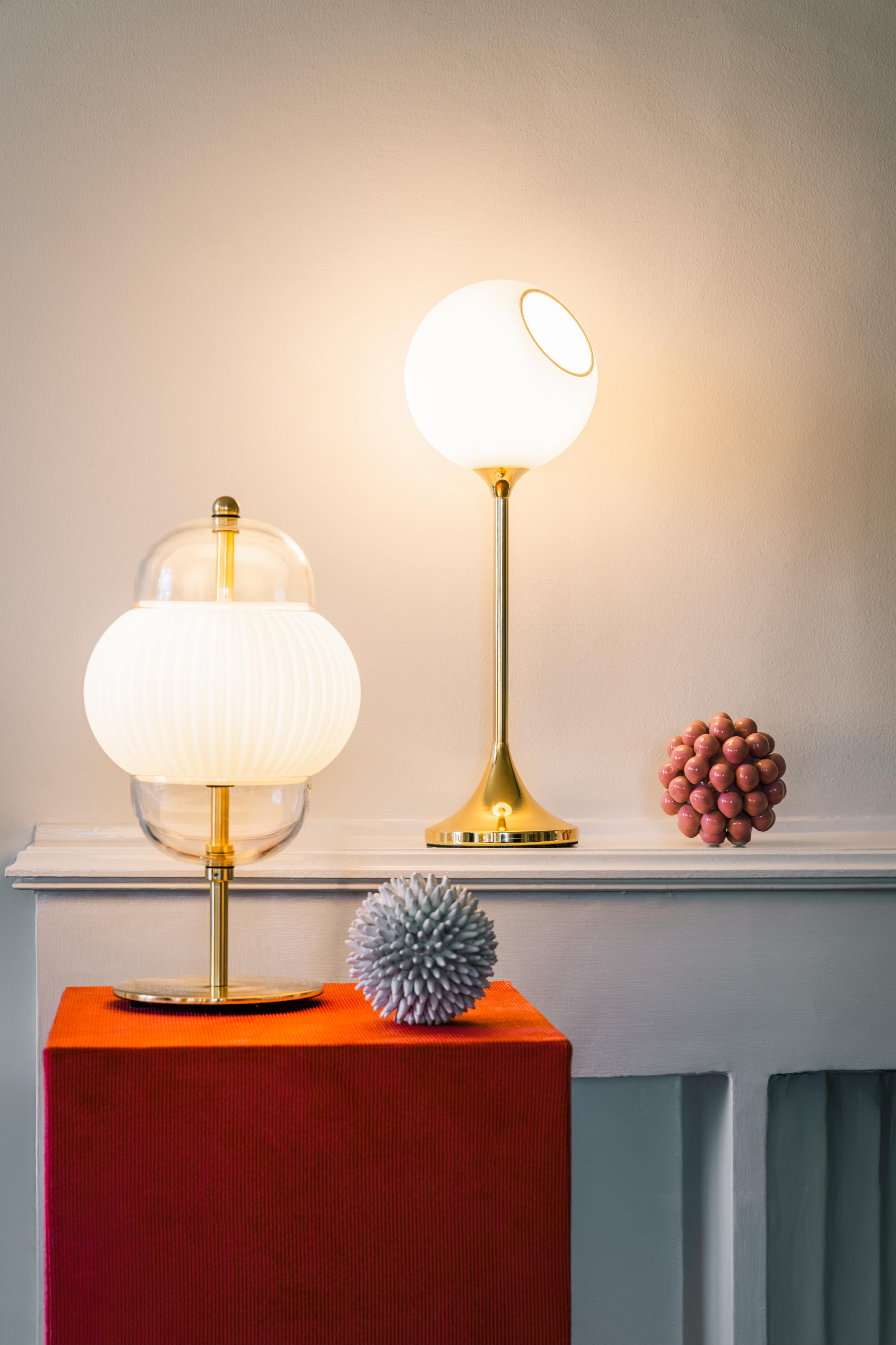 Lampa stołowa BALLROOM biały ze złotą podstawą