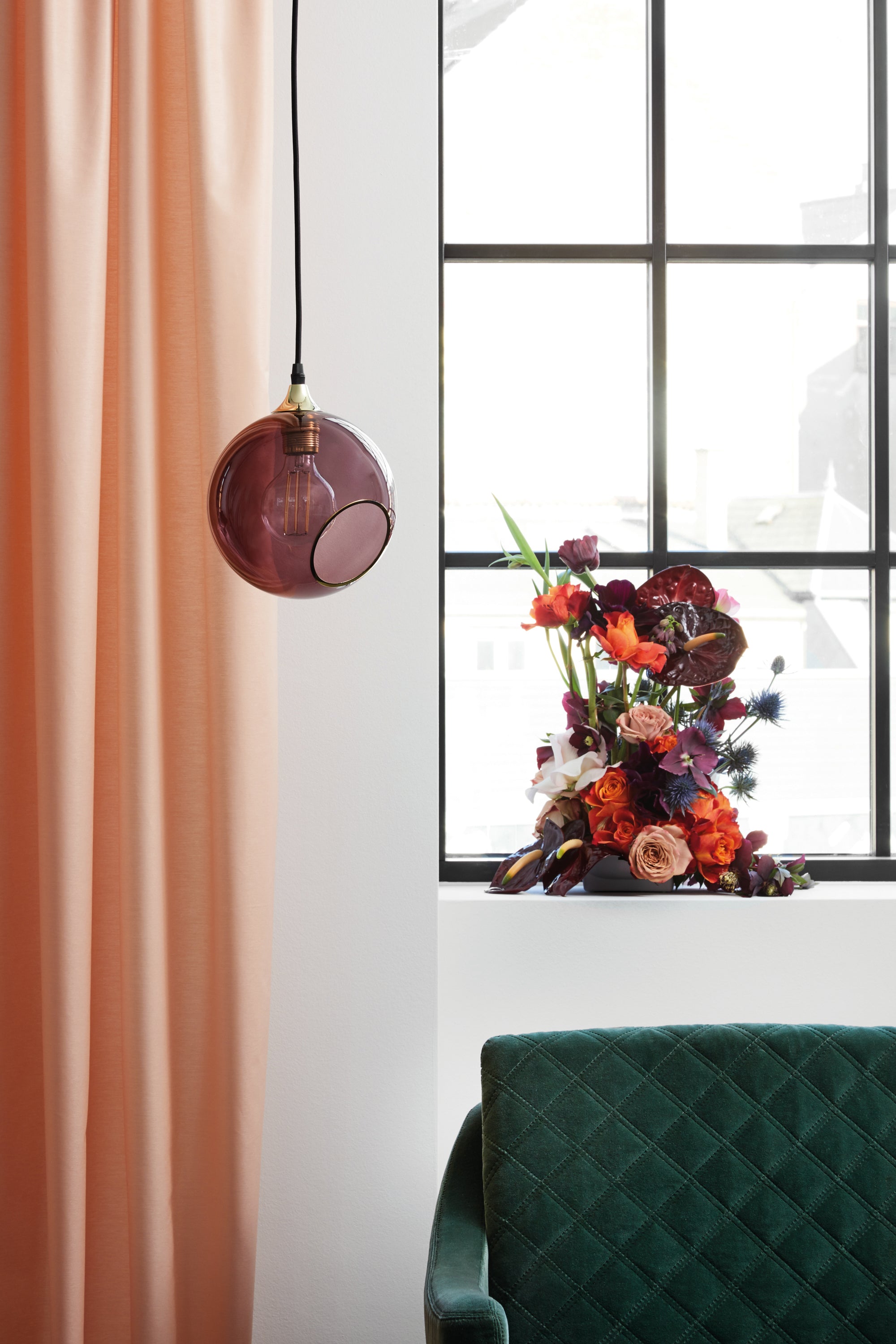 Lampa wisząca BALLROOM śliwkowy ze złotym wykończeniem