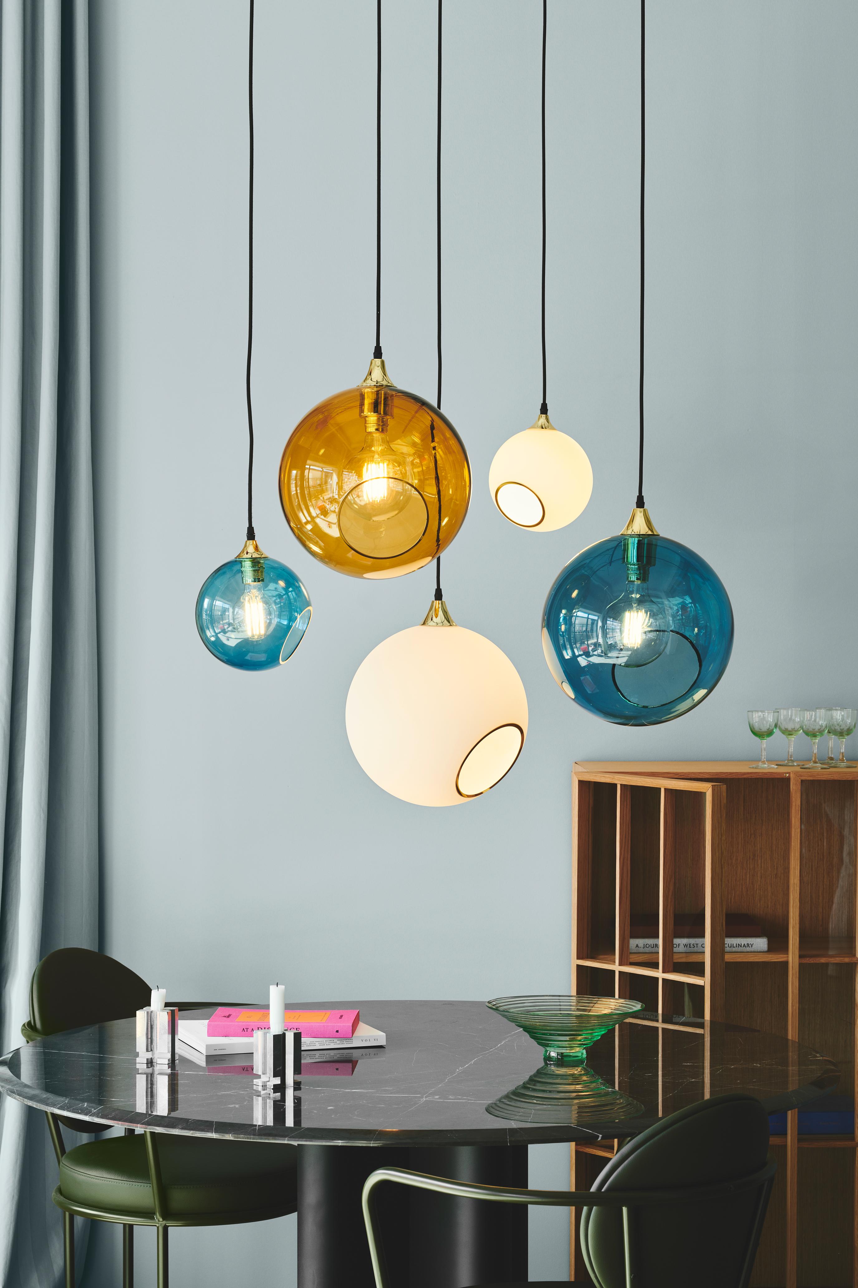 Lampa wisząca BALLROOM bursztynowy ze złotym wykończeniem