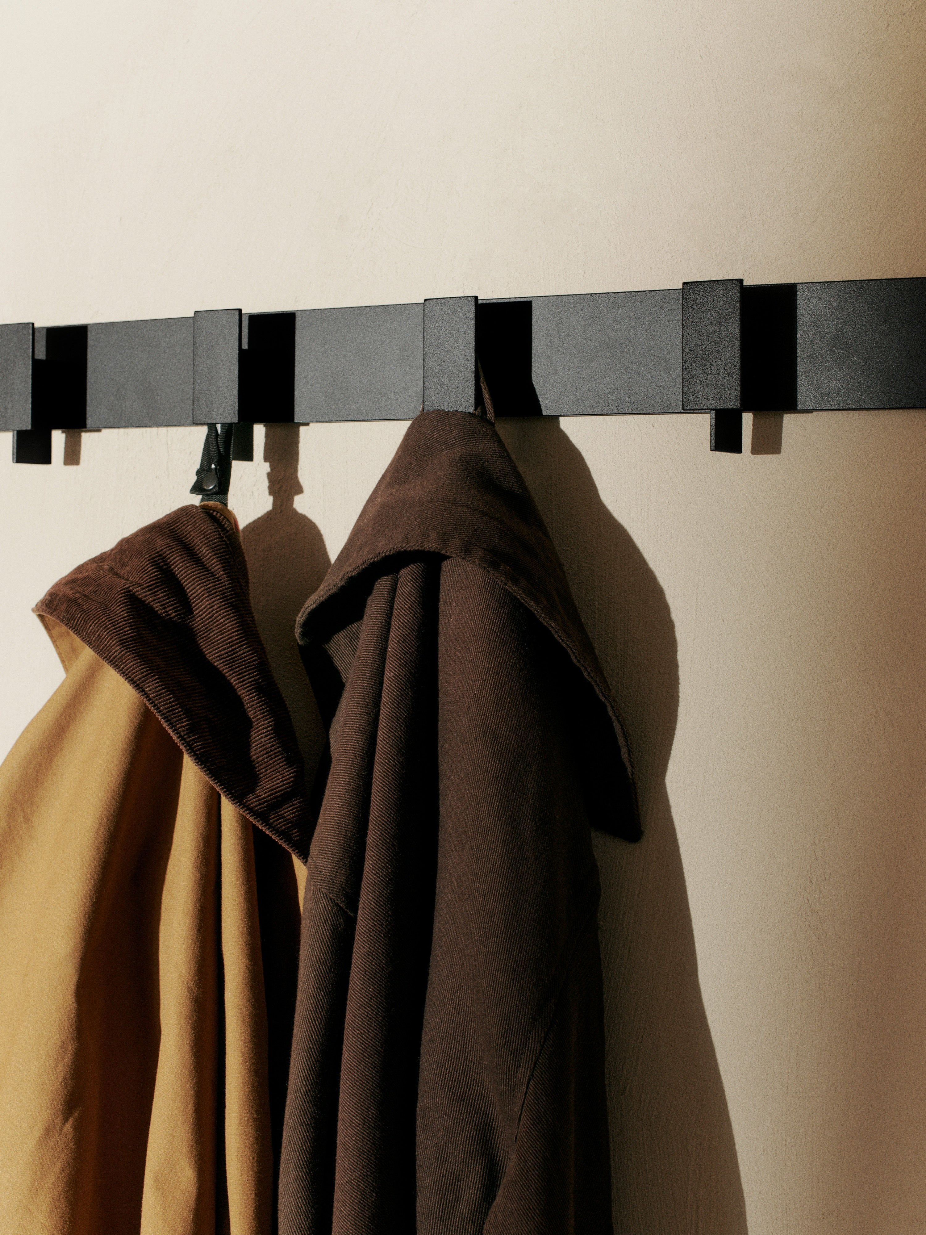 LAGER black wall hanger