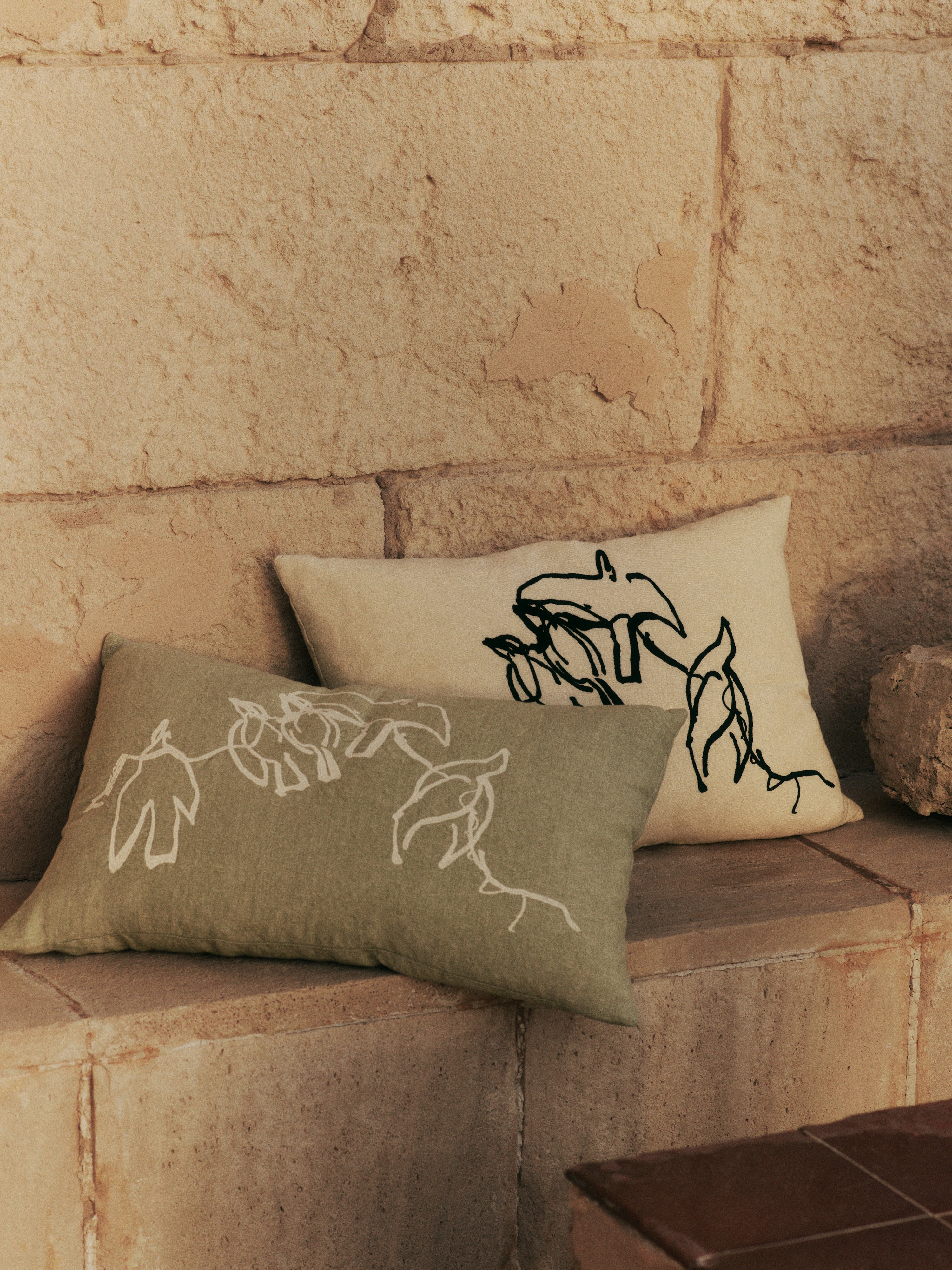 VUELO decorative pillow light green with white